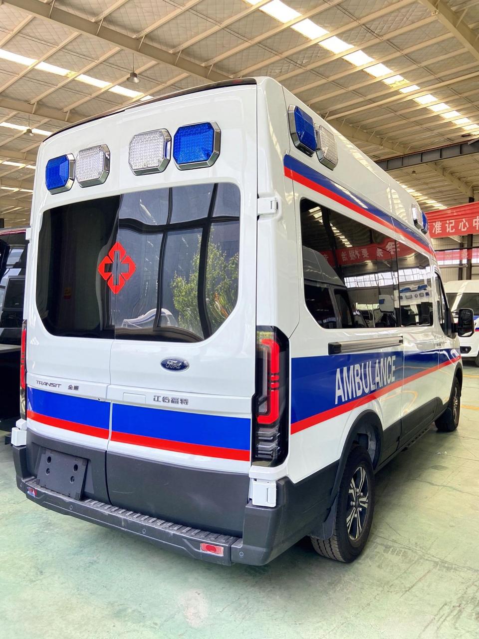 福特t8长轴高顶 监护型大软包救护车,欢迎品鉴!