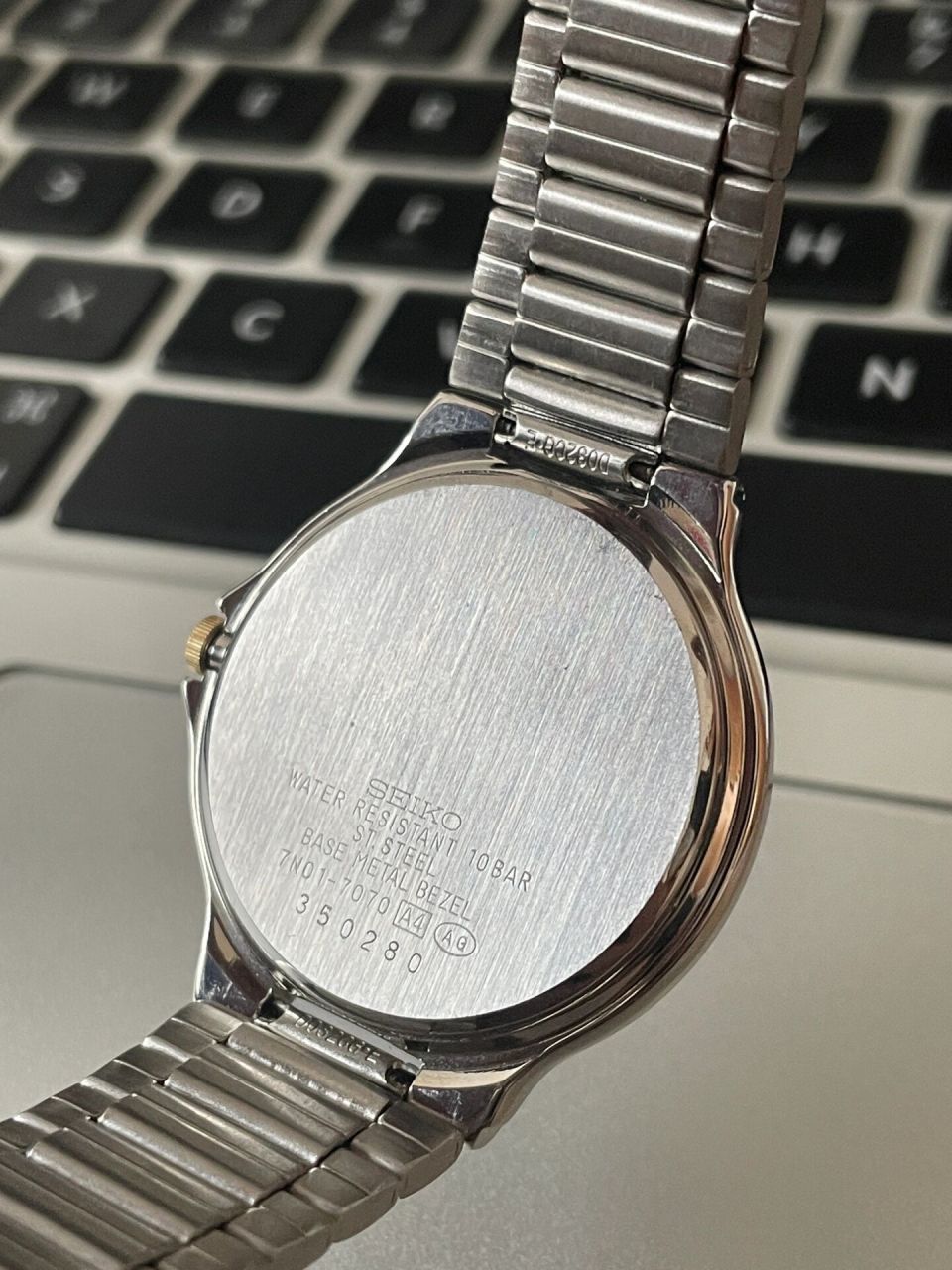 日本精工spirit中古表间金尊达款库存全新成色 经典罗马数字刻度 金色