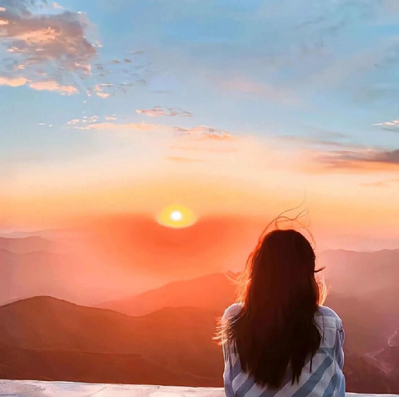 女生头像~夕阳和大海也许是最好的陪伴 永远向着星辰前进,才不会迷失