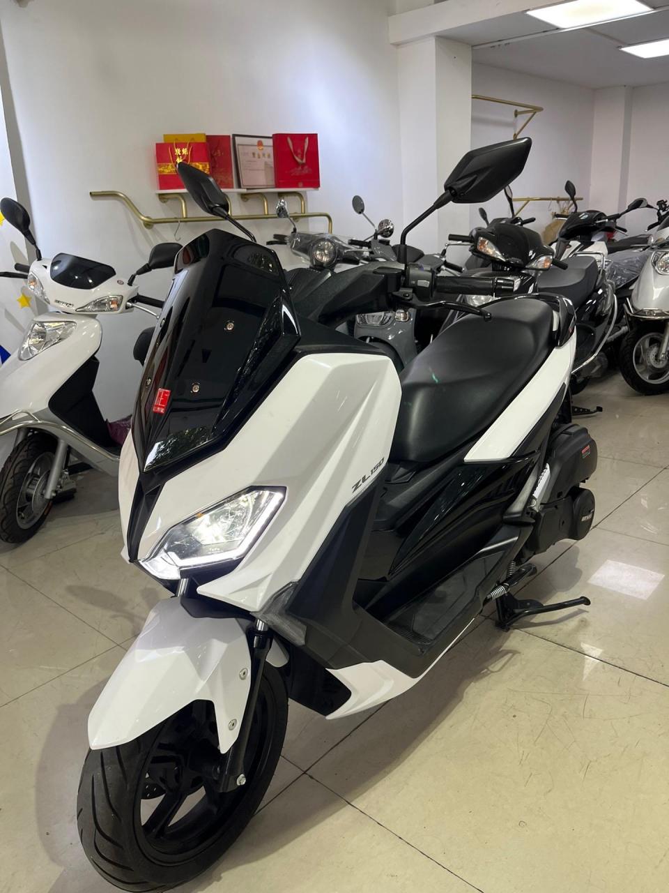 23年古思特麒麟远图150水冷电喷,加装护架,3000公里,准新车况,两套