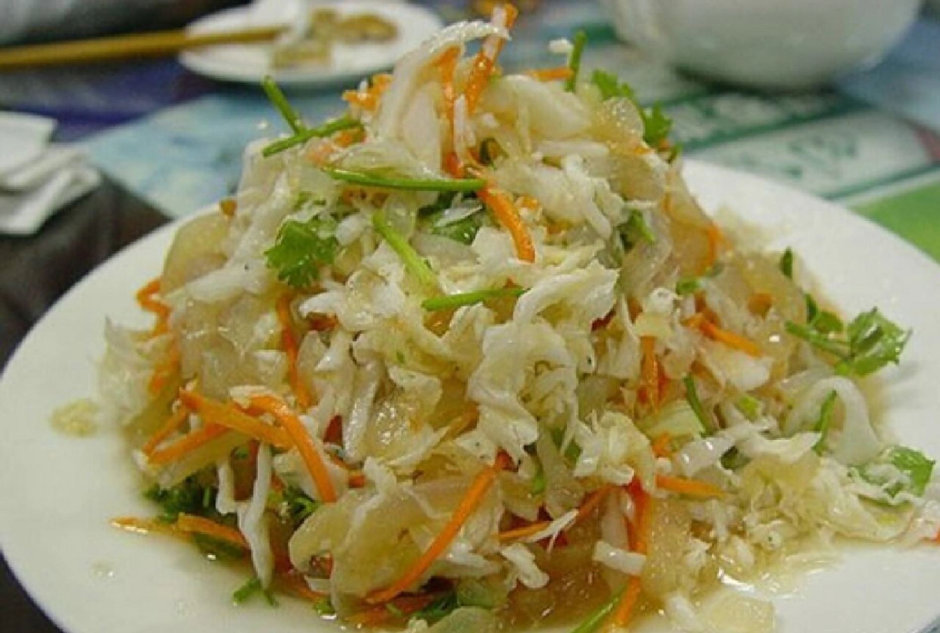 清新爽口的白菜拌海蜇皮(海蜇头) 白菜拌海蜇皮或者海蜇头很多人都会