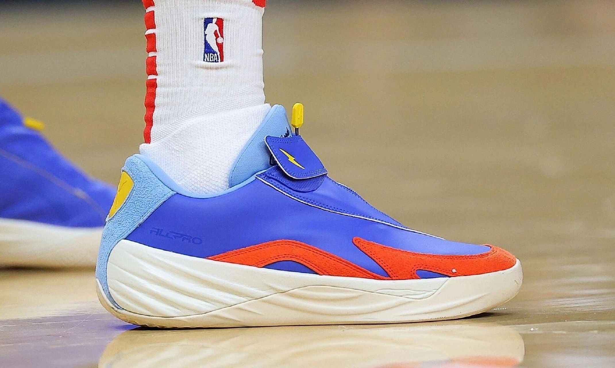 看起来还可以 #实战篮球鞋# #球鞋# #库兹马