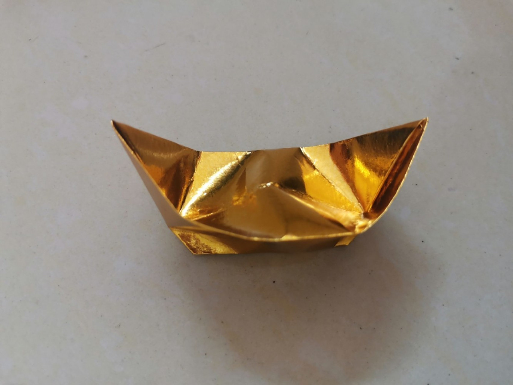 纸折金元宝 清明节要到了,展示下金元宝的折法 1. 准备一张长方形的金