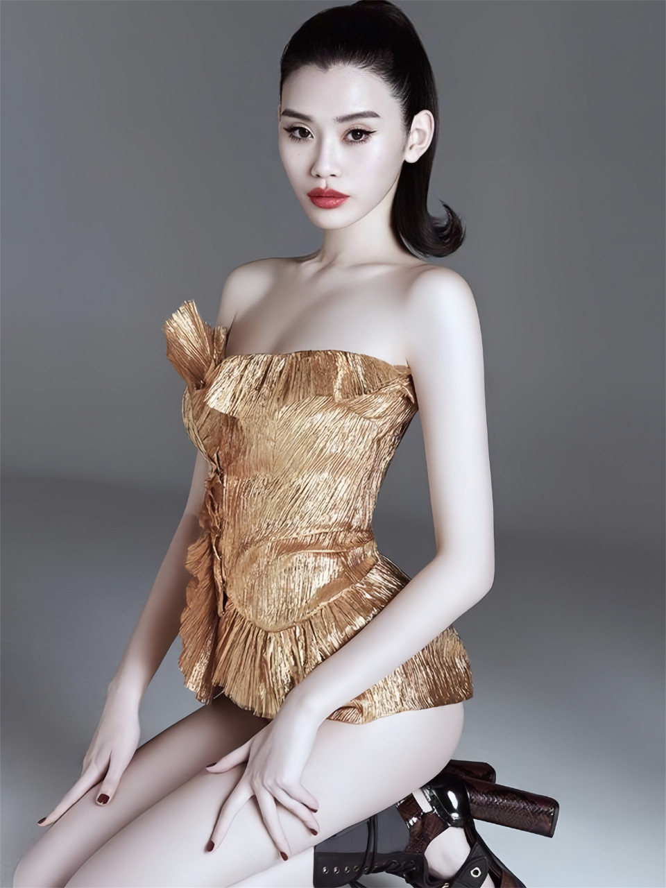 奚梦瑶男人装:超模果然不同凡响,这身材比例妥妥在线的.
