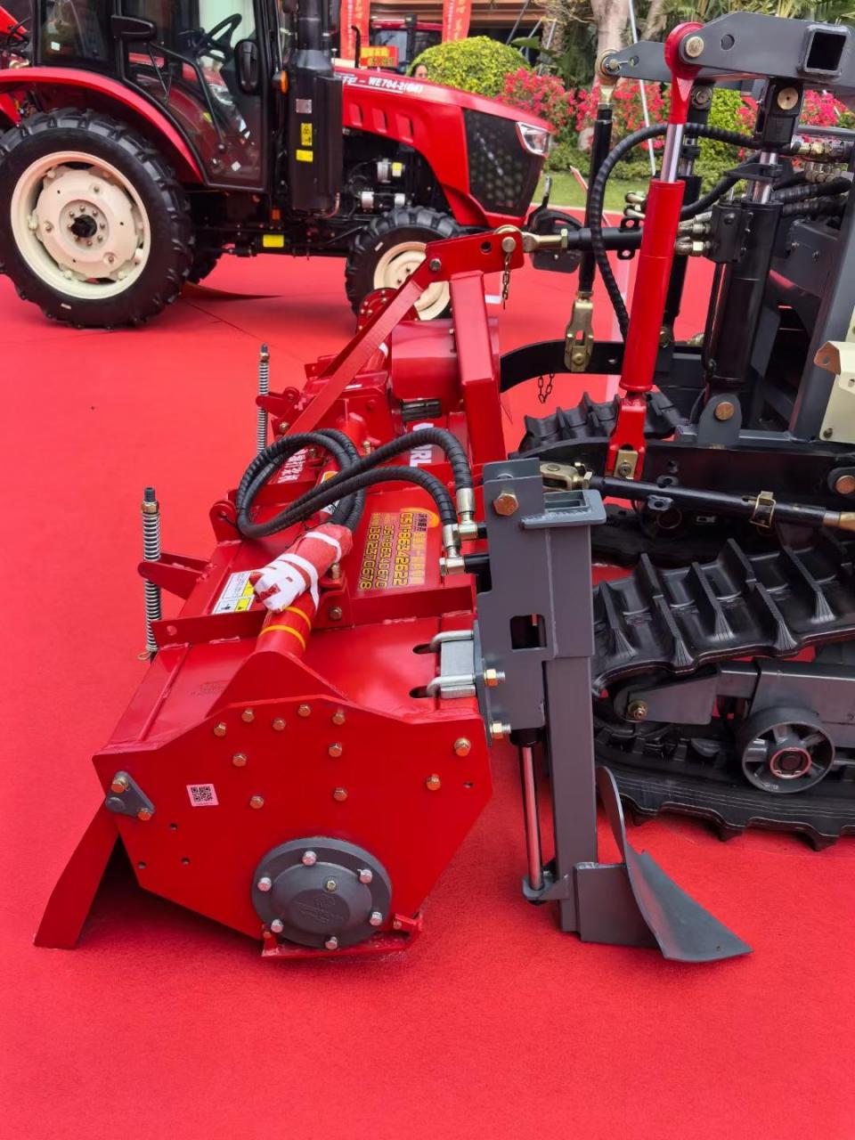 2024款沃得旋耕机全面升级,采用110马力,120马力柴油机,底盘升高,53节