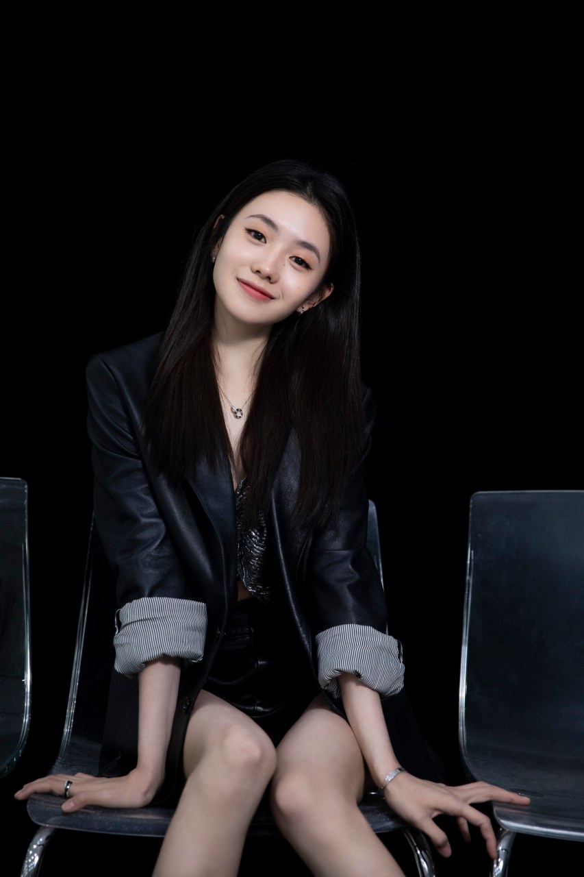 刘浩存也是个腿精