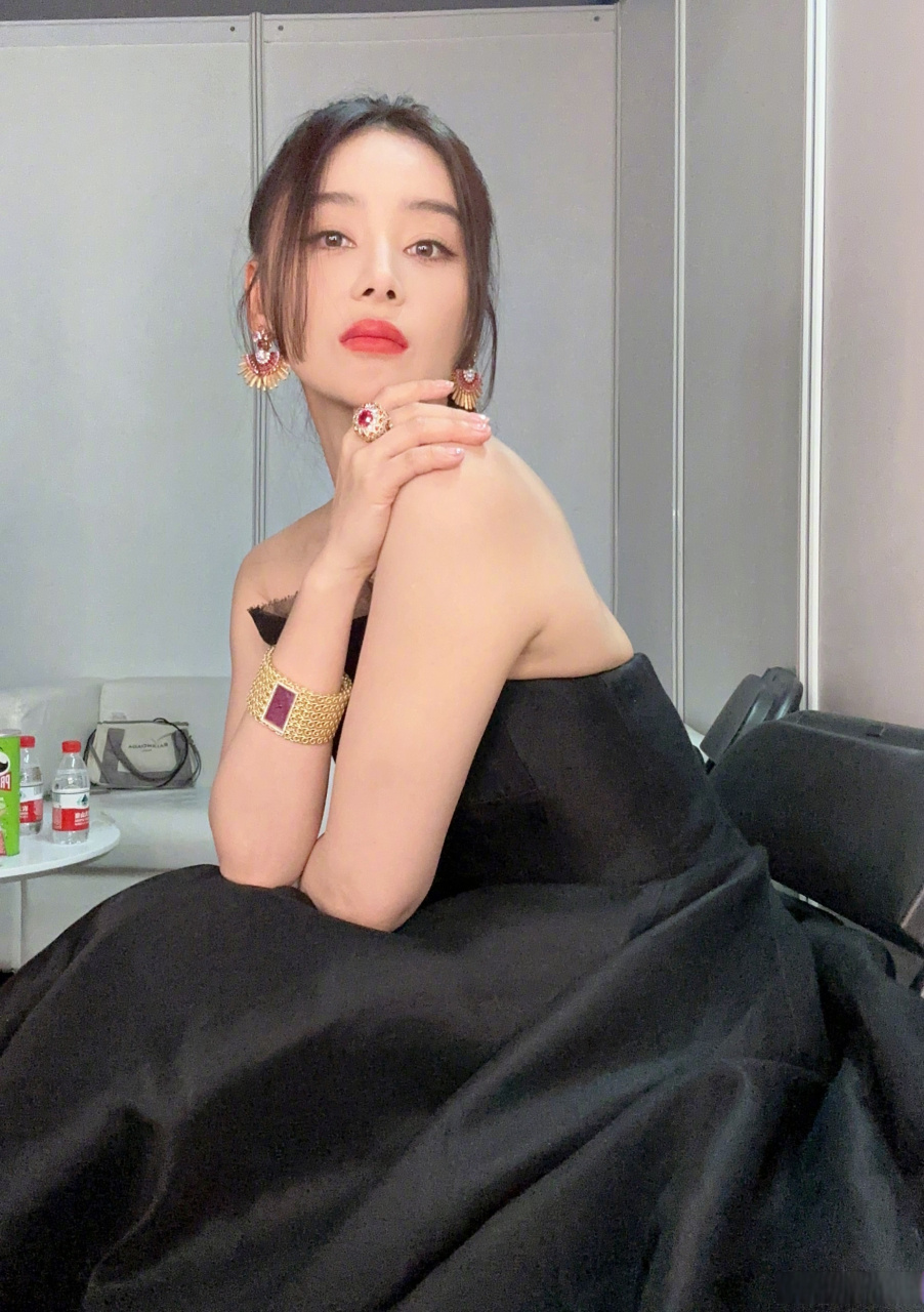 袁姗姗工作室 我的自拍已经来了,就等小室出图了[挤眼][挤眼][三哈]