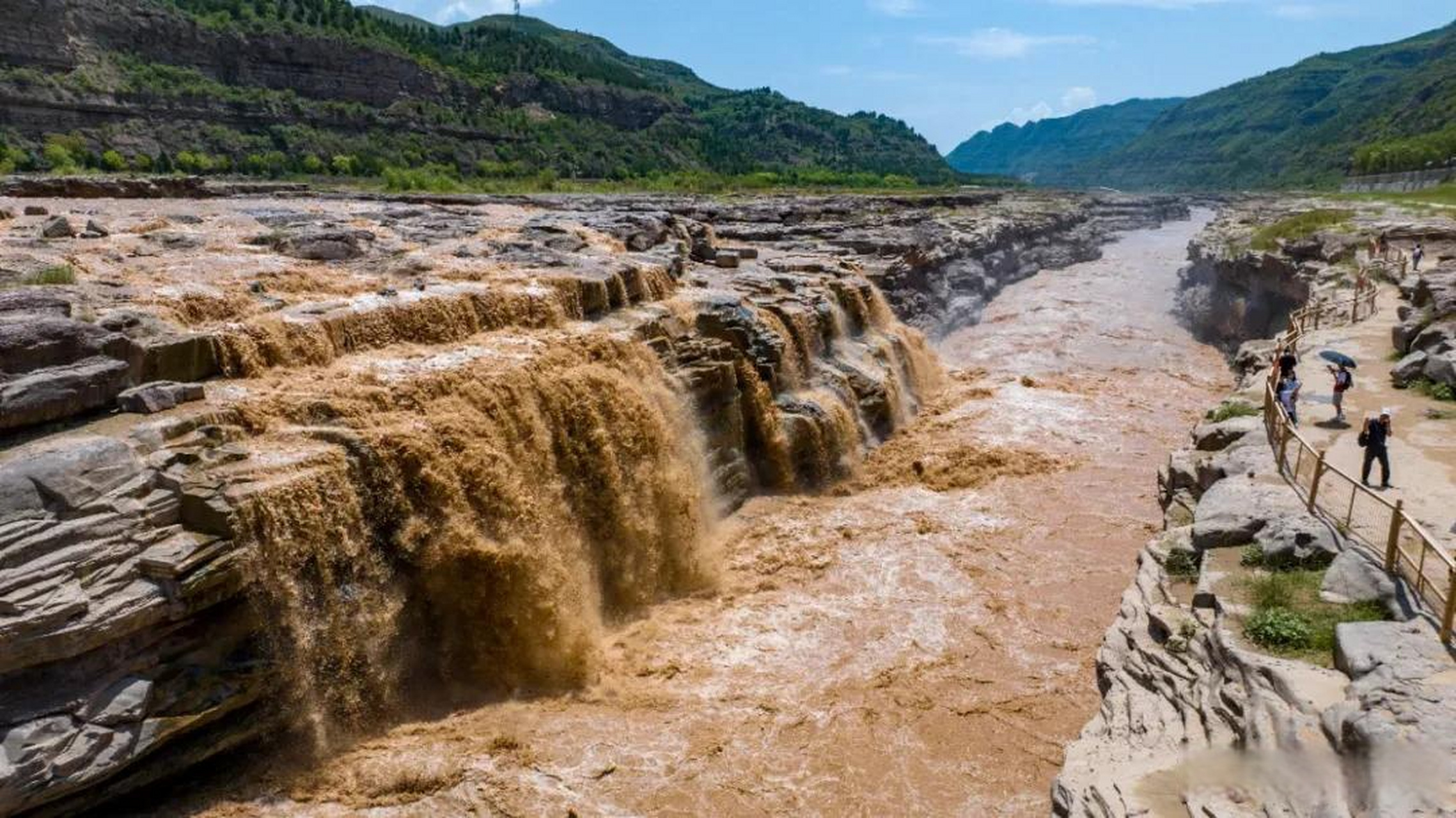 壶口瀑布是国家级风景名胜区,国家aaaaa级旅游景区,是中国第二大瀑布