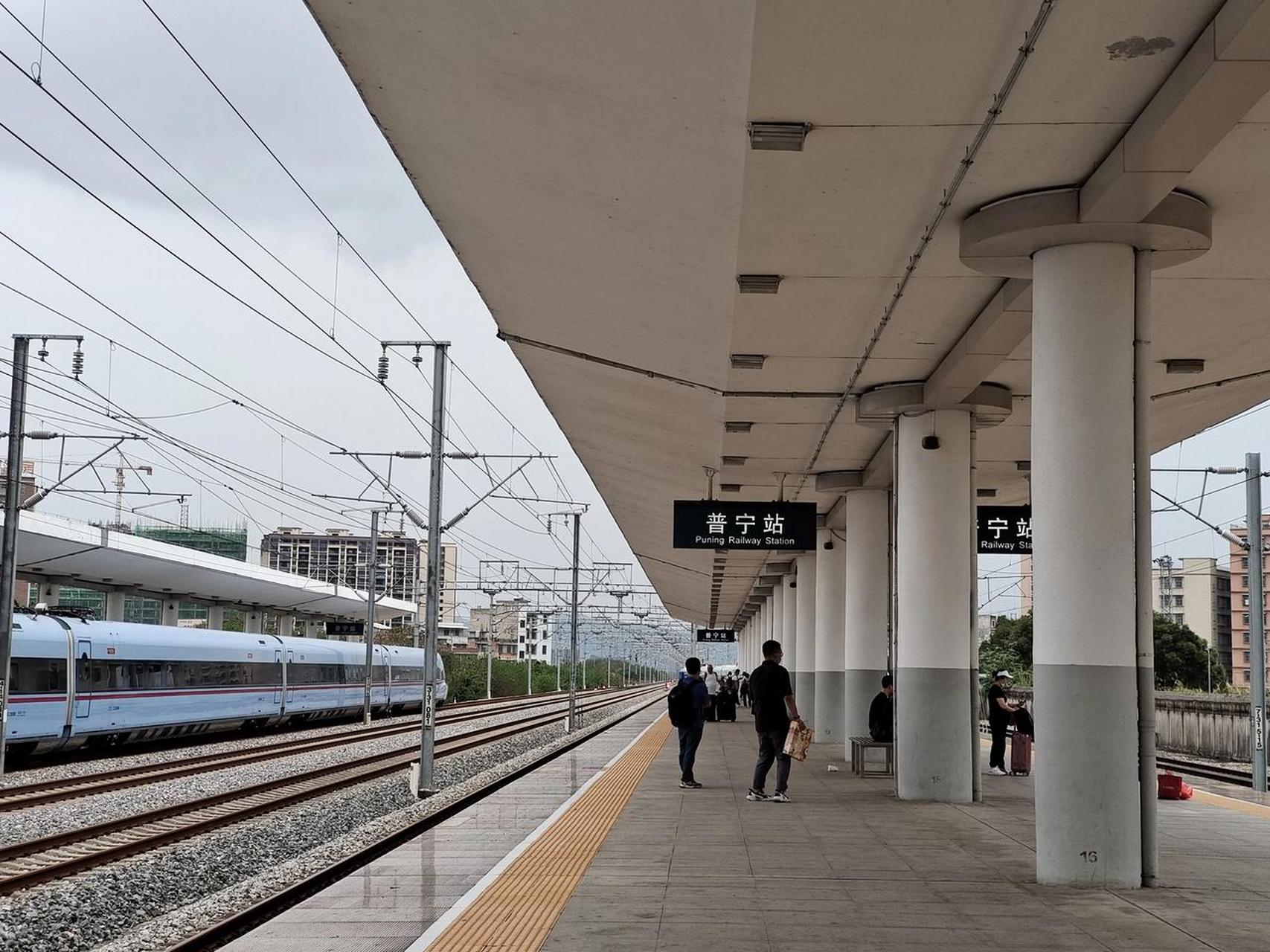 普宁是中国纺织产业基地市,纺织服装是最大的支柱产业.