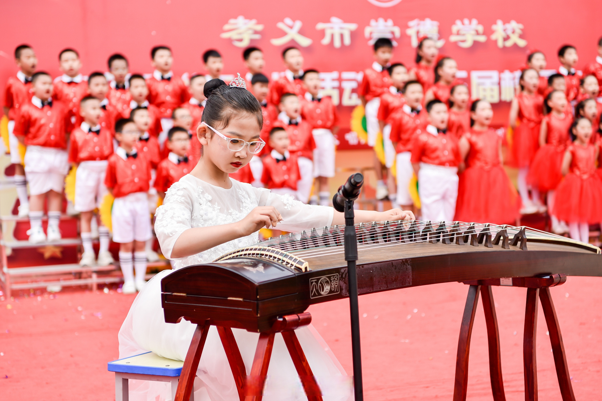 【欢歌热舞庆"六一 崇德少年展风采】5月30日,孝义市崇德学校为丰富