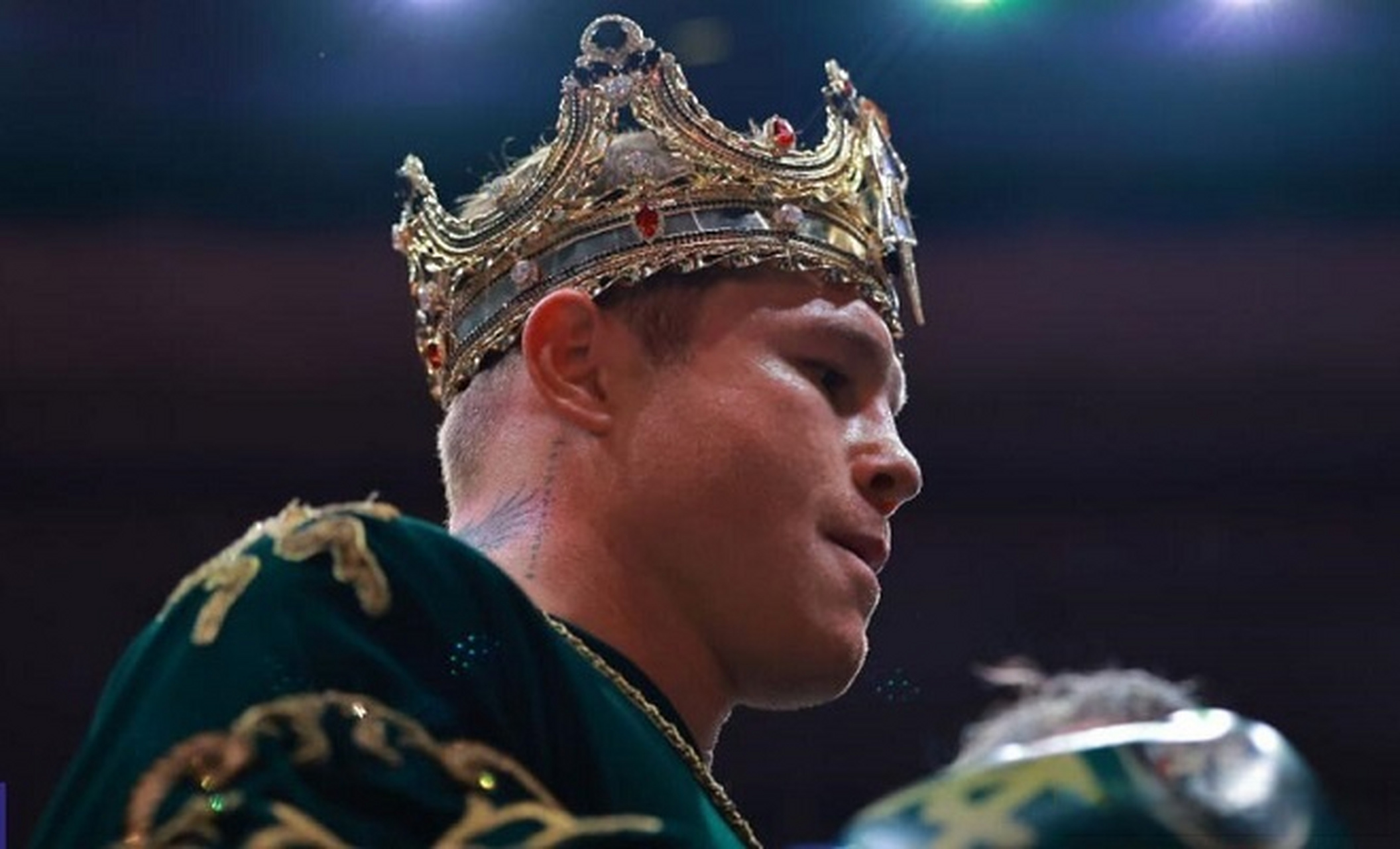 【阿瓦雷兹,约书亚领跑拳手年度收入排行榜】近日,美国《福布斯运动员