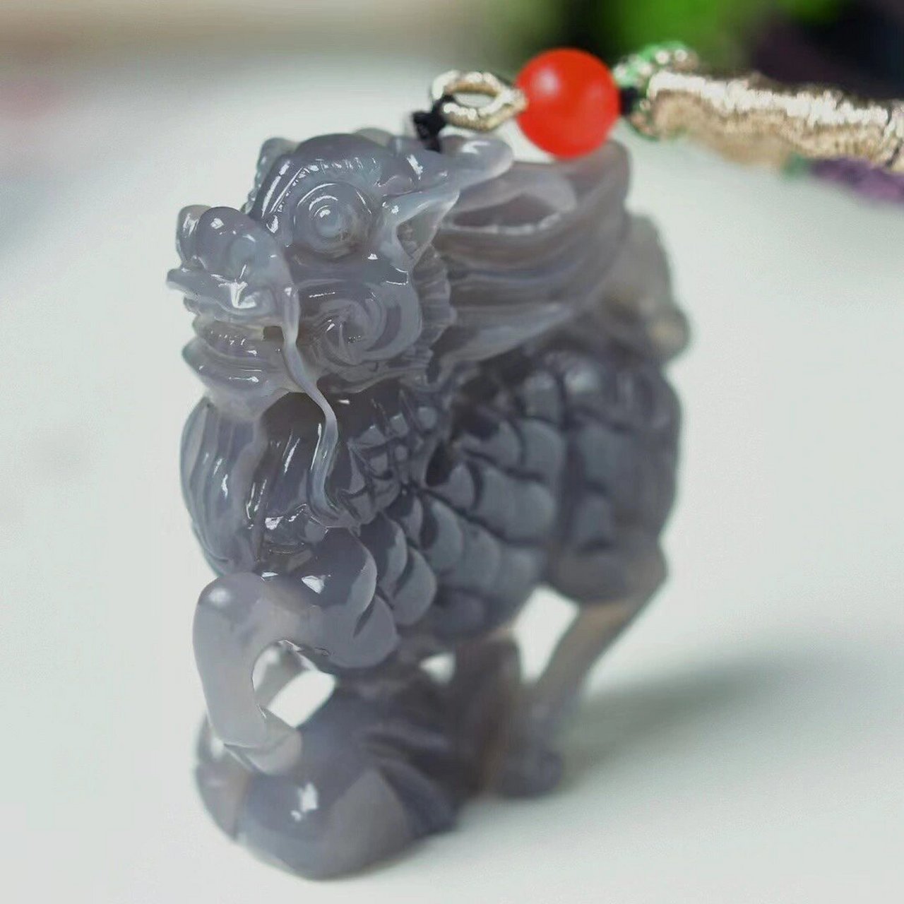 和田玉烟紫色麒麟玉牌 吊坠 立体雕刻 麒麟是上古祥瑞神兽 主太平