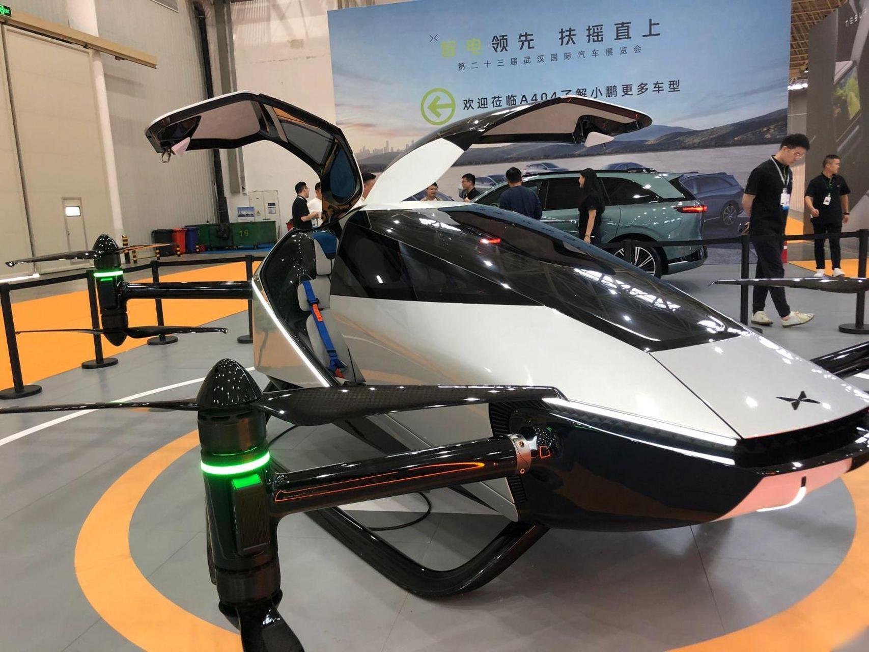 小鹏汇天陆地飞行器,还是很惊艳的,做低空出行的探索者,这是解决有钱