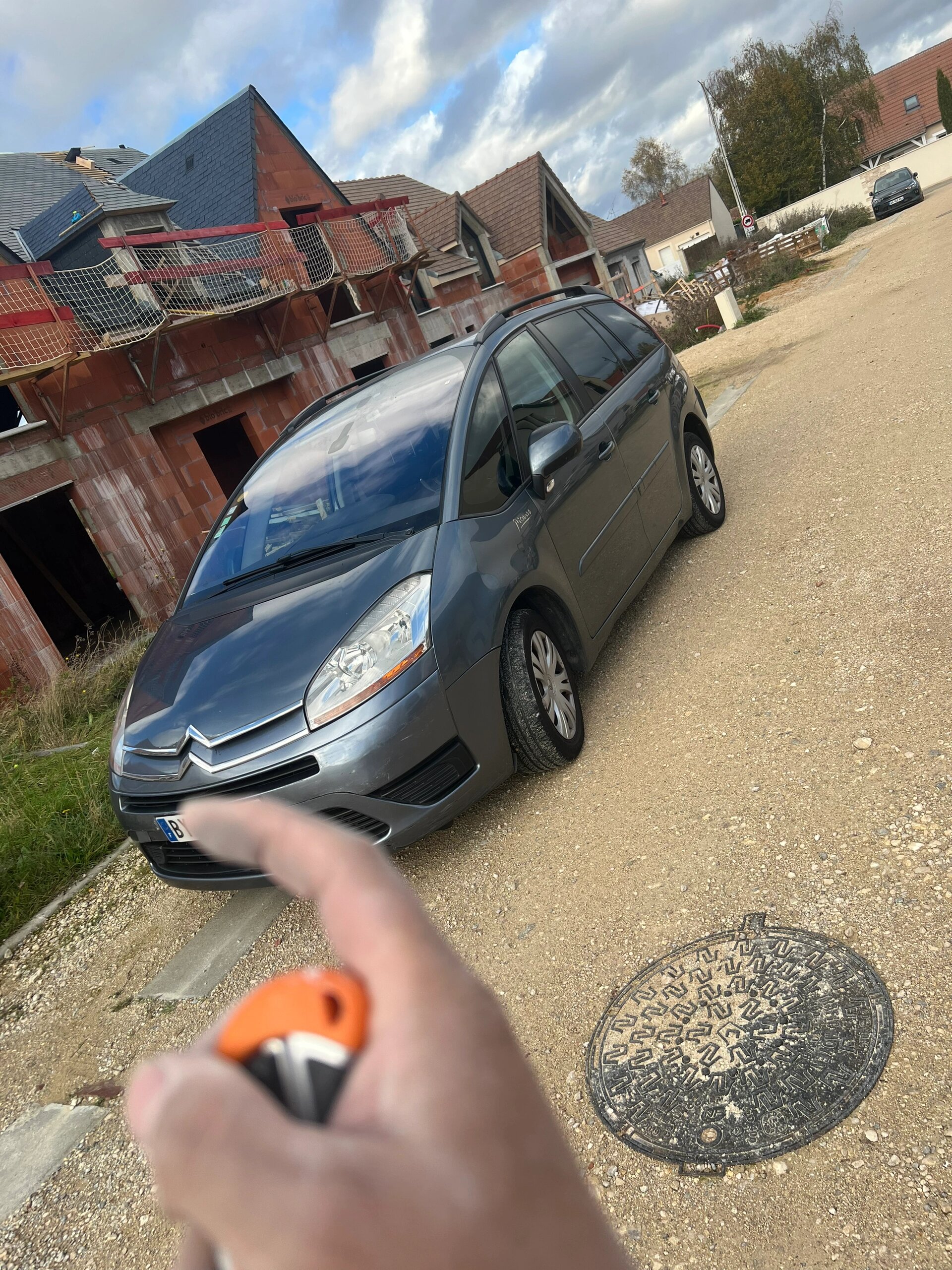 08年雪铁龙毕加索c4 七座 保养刚刚弄完,ct也是刚做的,环保3级 柴油1.