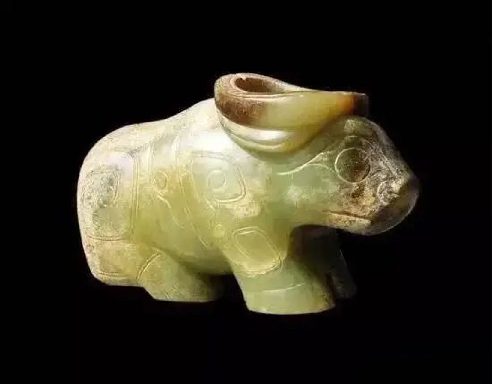 神奇的古玉"冰裂纹" 玉器的冰裂纹,又称"冰片纹"或"开片",是玉器的