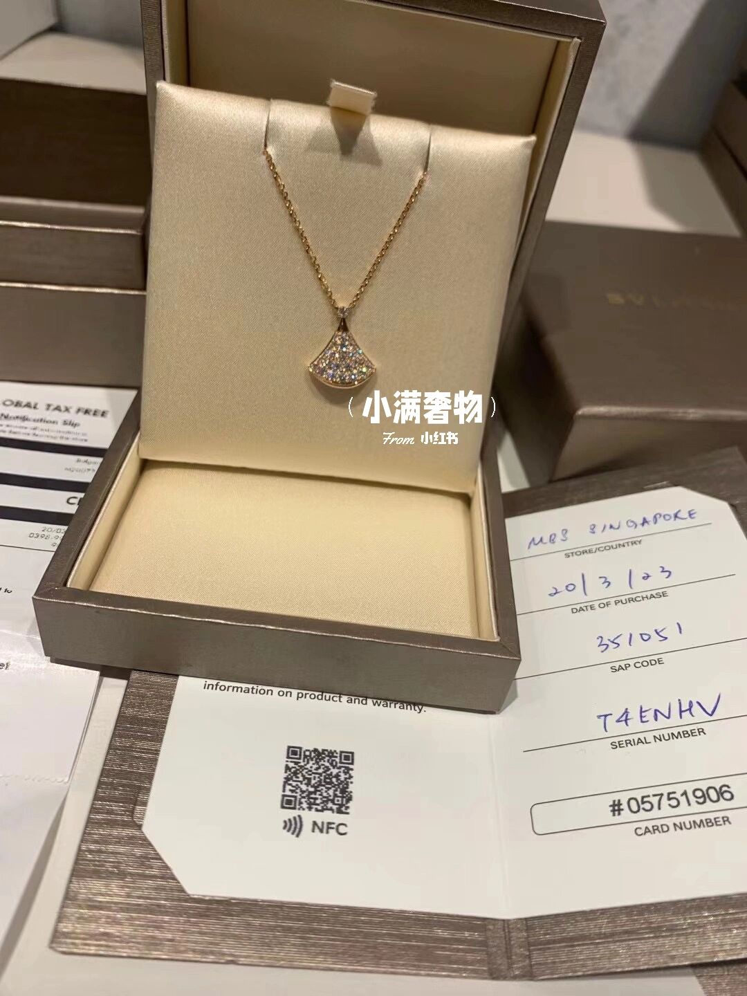 宝格丽满钻小扇子项链  全新 36800