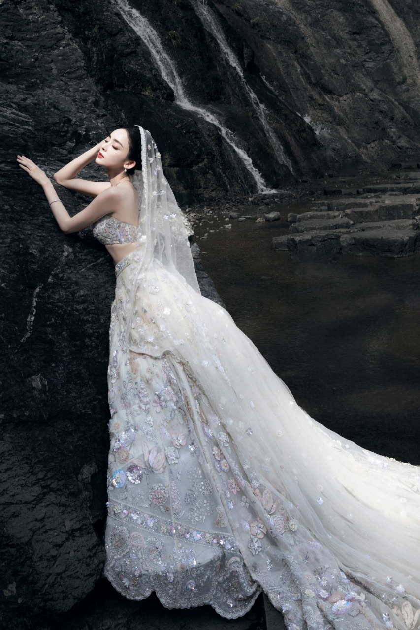 古力娜扎红毯婚纱大片,头纱造型绝美
