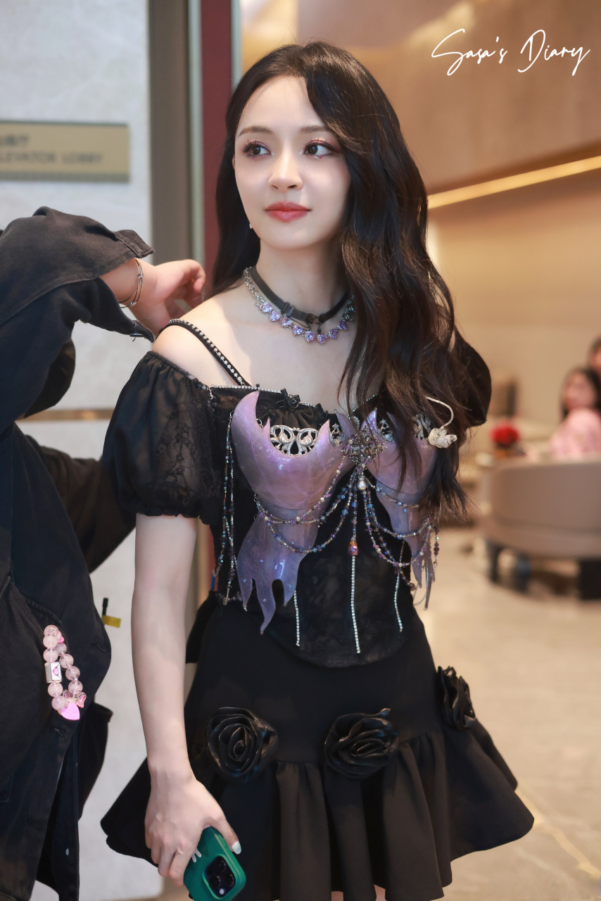 李莎旻子@李莎旻子@李莎旻子 今日回归《乘风2023》复活赛,带来准己