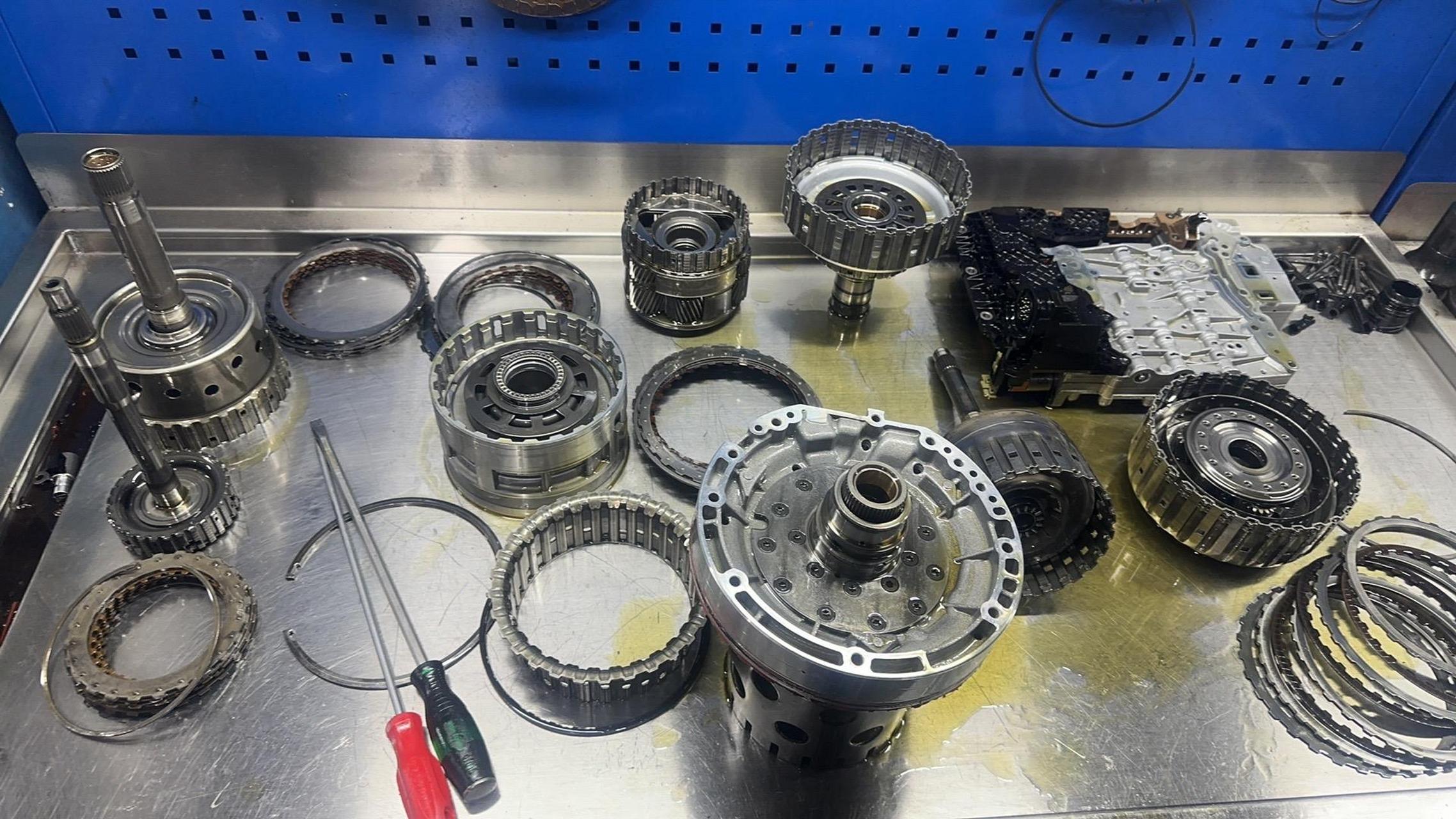 宝马740li 搭载最强6速变速箱,型号为:6hp-21,此款变速箱故障为:升挡