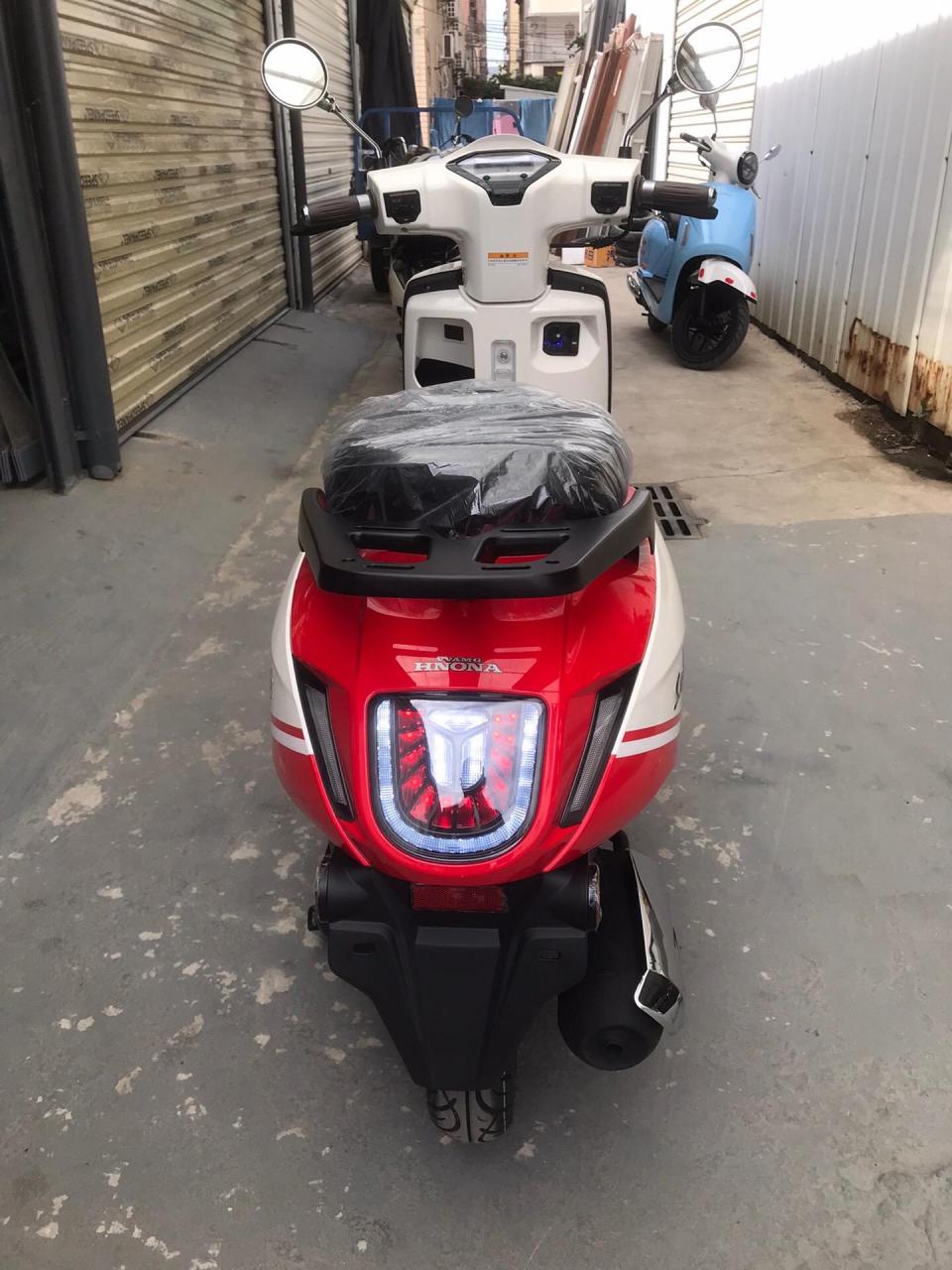 豪达125c龟仔,la红白色