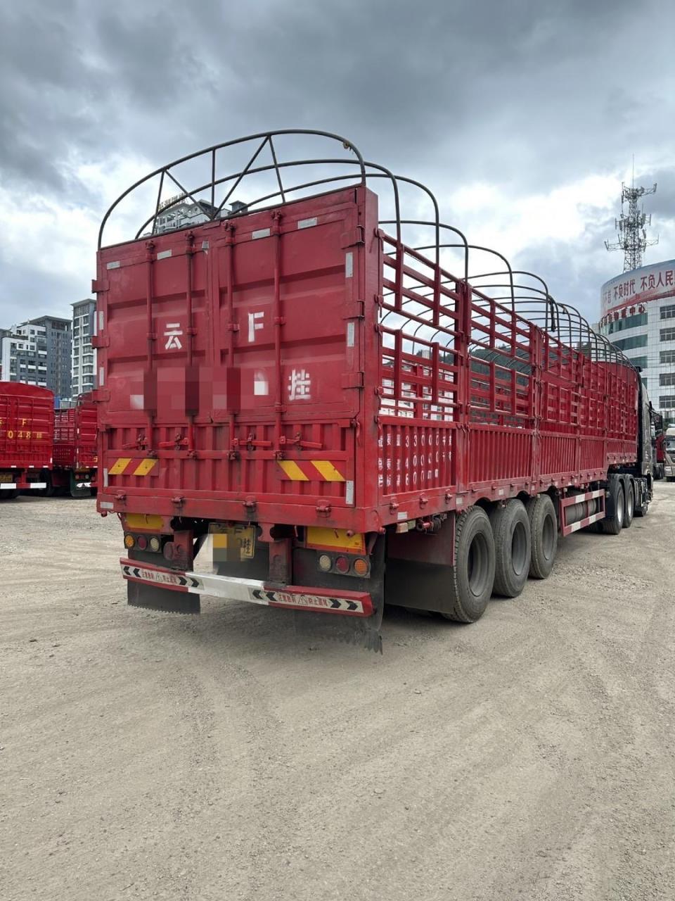 出售东风天龙旗舰560车头 ,东沃14挡,带液力缓速器(玉溪户)2年零11个