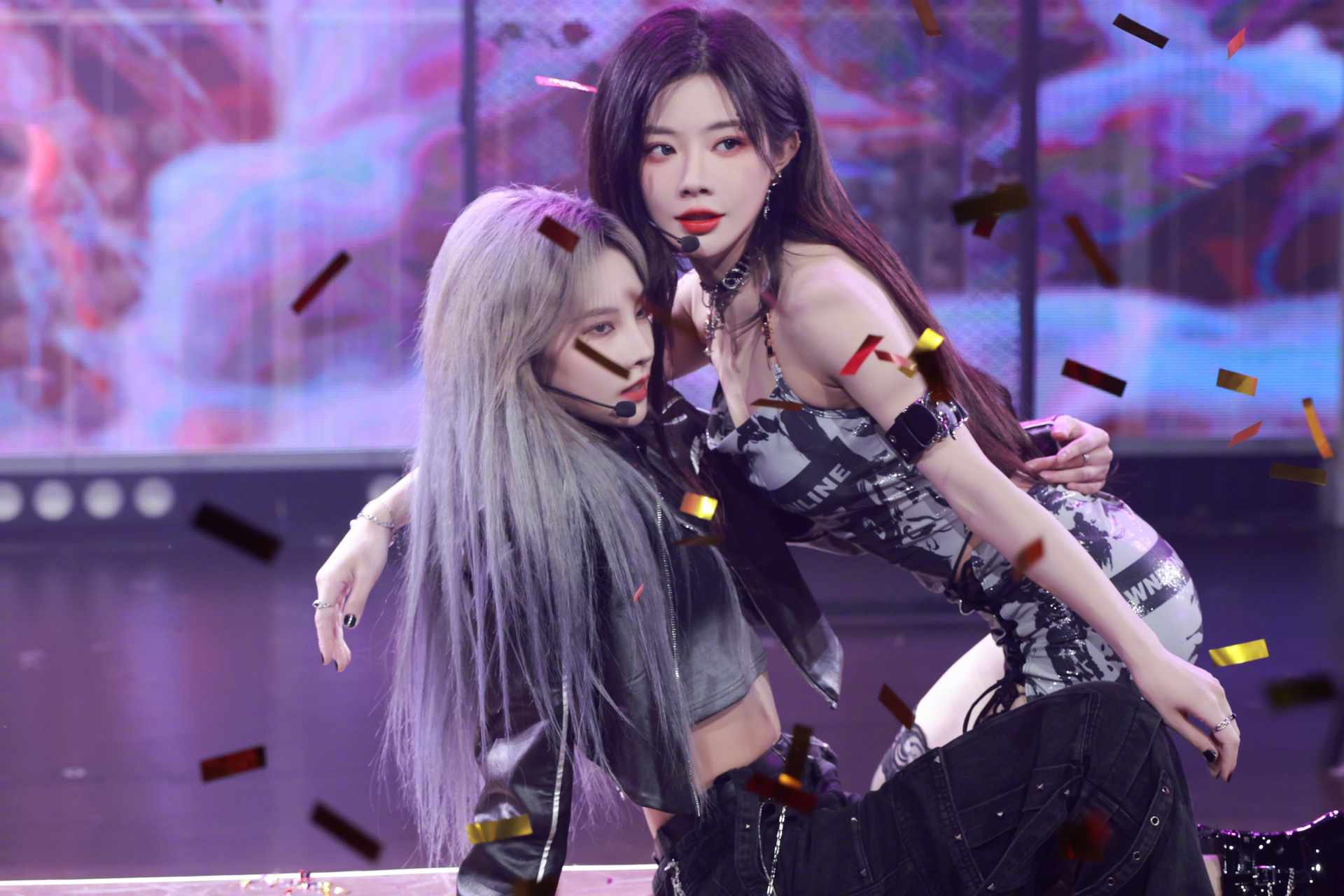 snh48超话 春晚特别公演首场 眼神相对 气氛升温 百转千回 心意共鸣