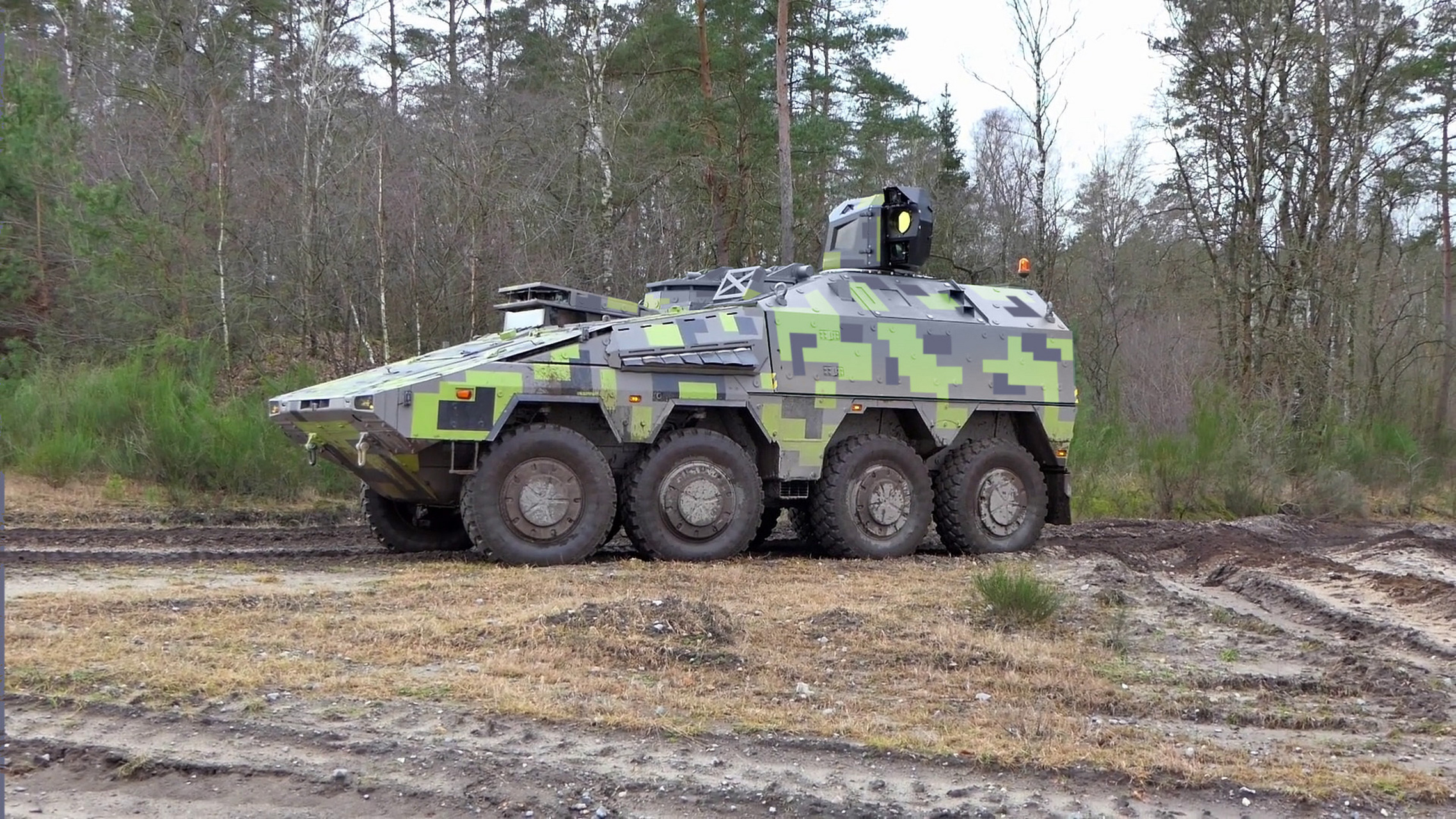 德国-荷兰正在研发搭载激光武器任务模块的"拳师犬"装甲车.