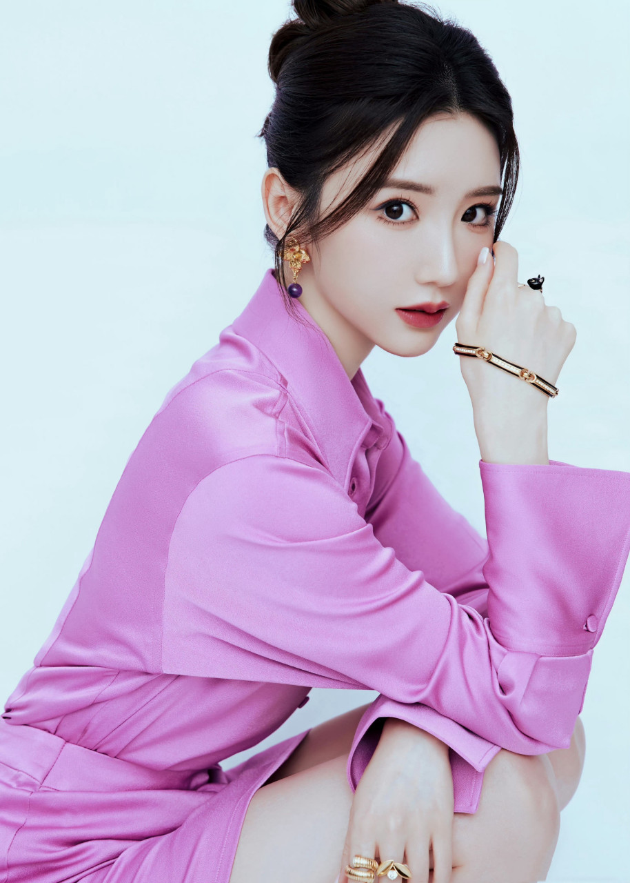 毛晓彤写真精选:紫色的美女姐姐