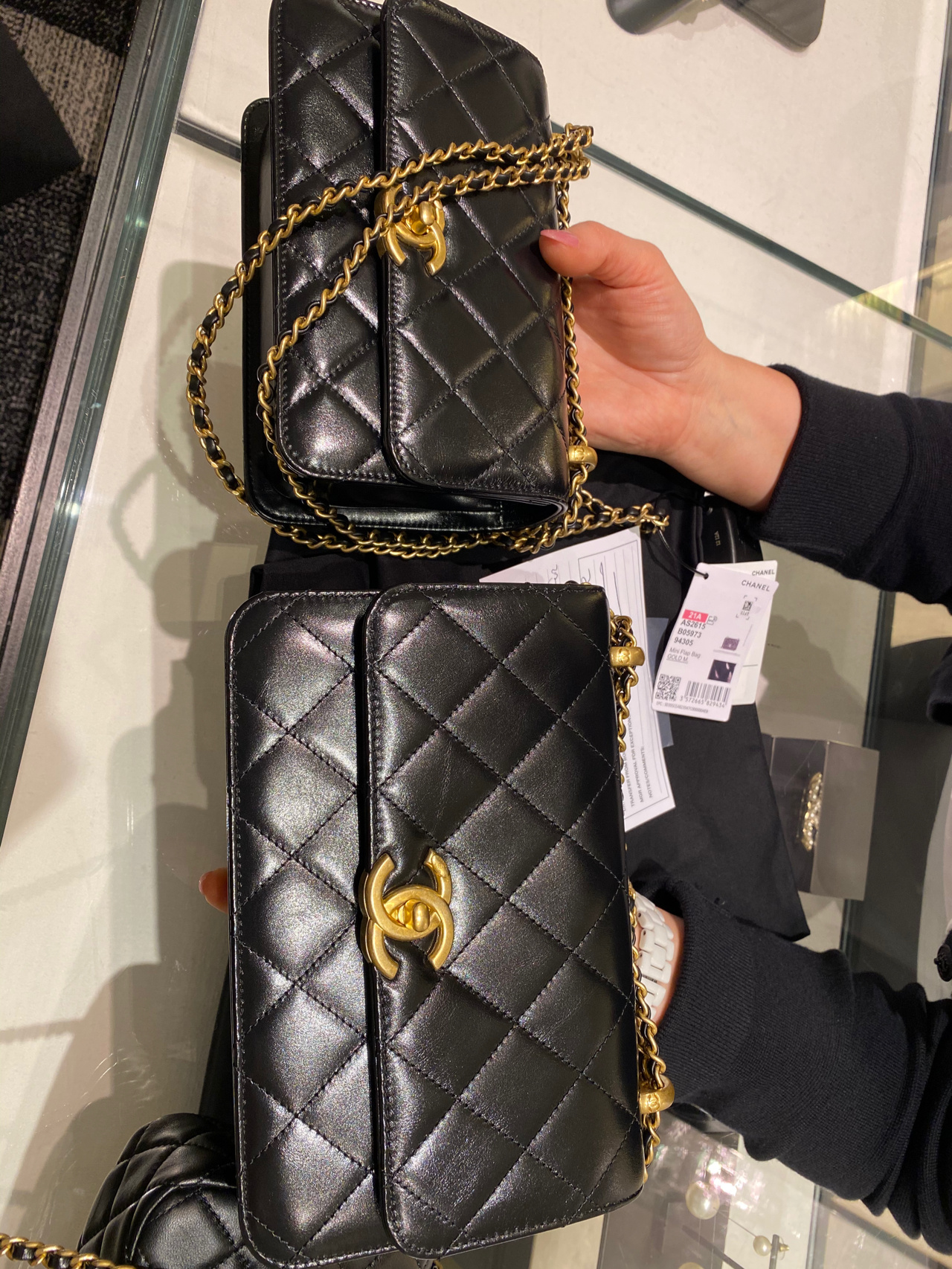 香奈儿双金珠包尺寸对比 右边是22cm,左边是19cm.