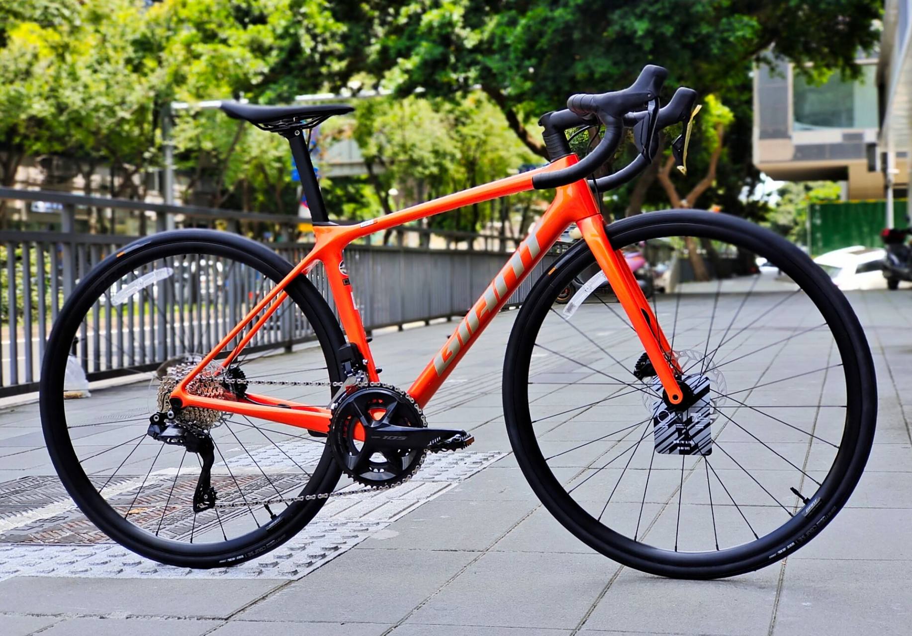 捷安特2024 tcr adv 1disc-kom公路车 很久没有这种眼前一亮的涂装了