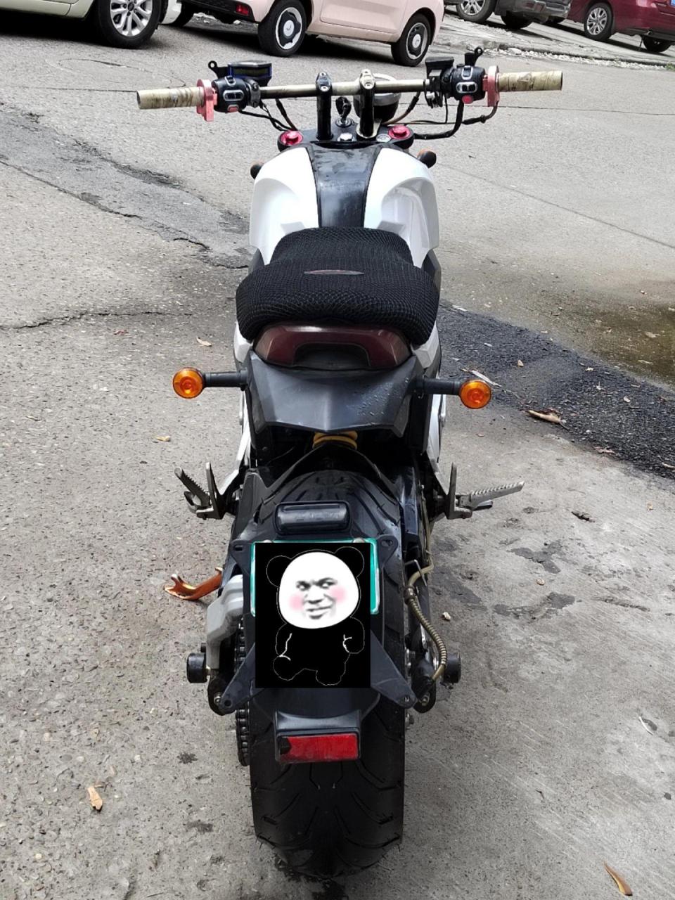 出小改白色壹酷m6中置猴子72v:    外观9层新,证件齐全,2022年9月电瓶