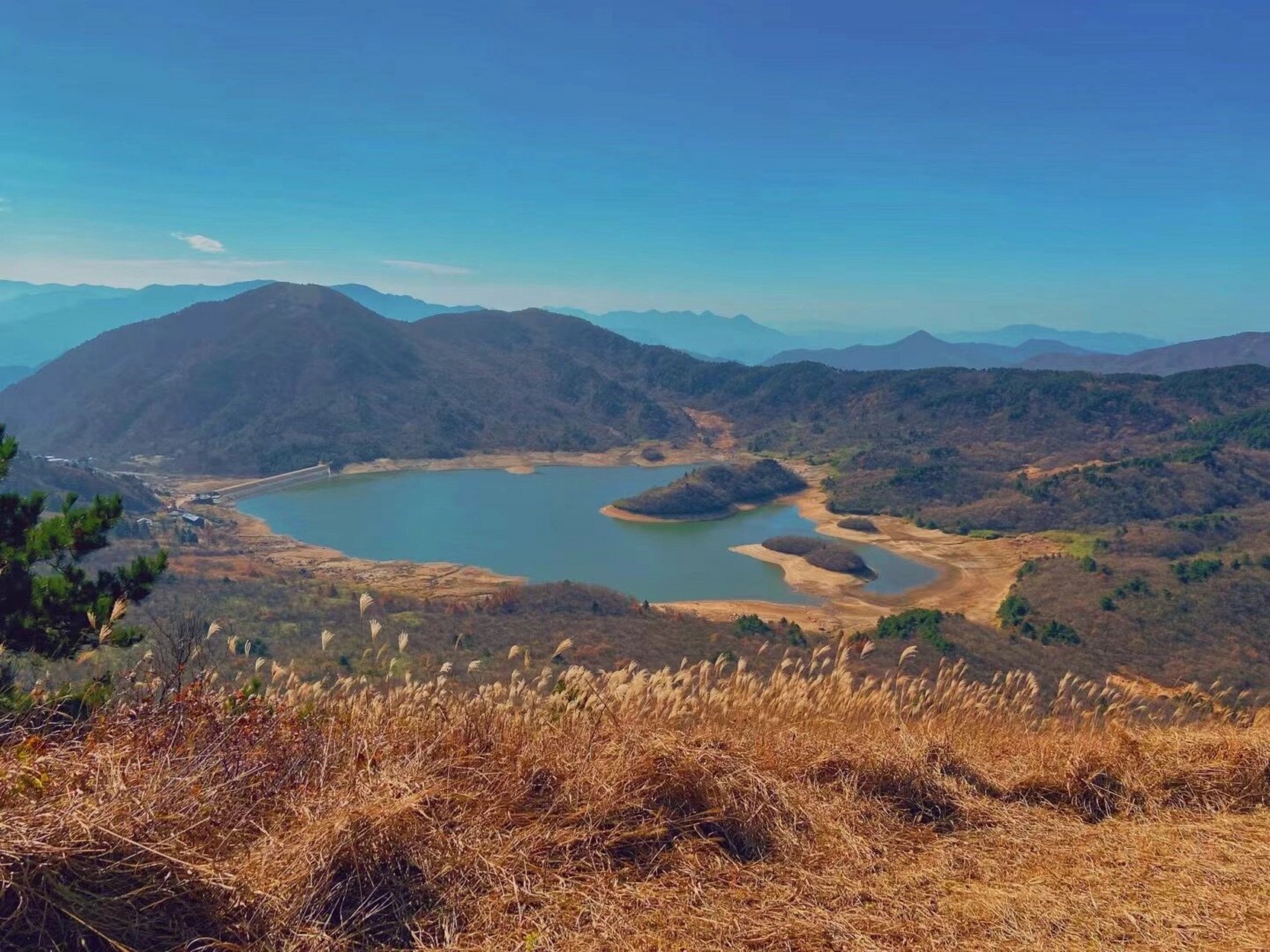 浙西天池位于浙江省杭州市临安市龙岗镇大峡谷境内,属浙江清凉峰国家