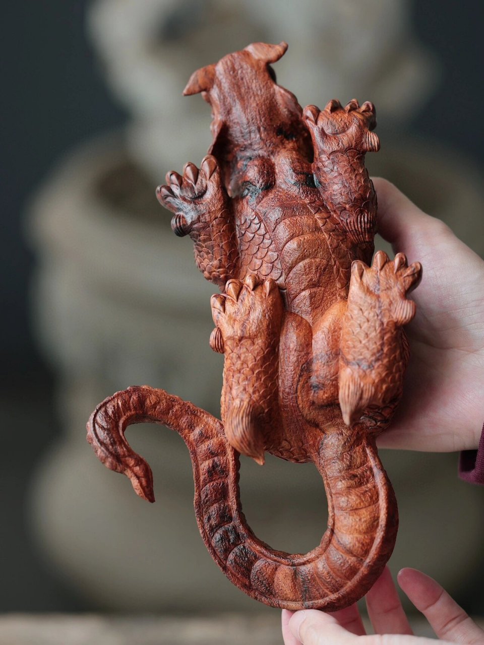 海南黄花梨"蚣蝮" 龙生九子之一,又名避水兽,蚣蝮敦实有力,皮褶鳞甲