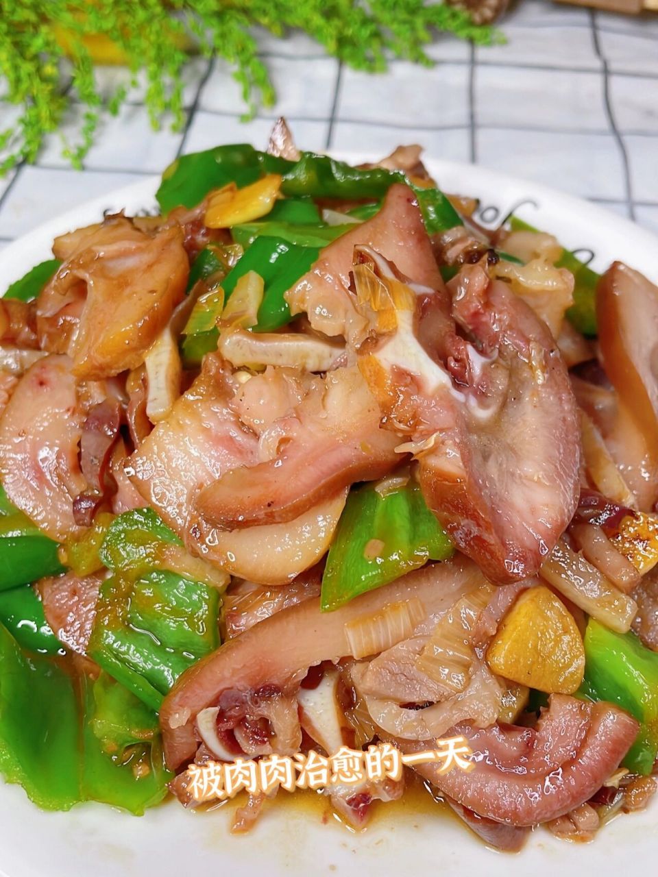 爆炒猪头肉  猪头肉别再煮着吃了,你像我这样炒着吃,2碗米饭都不够