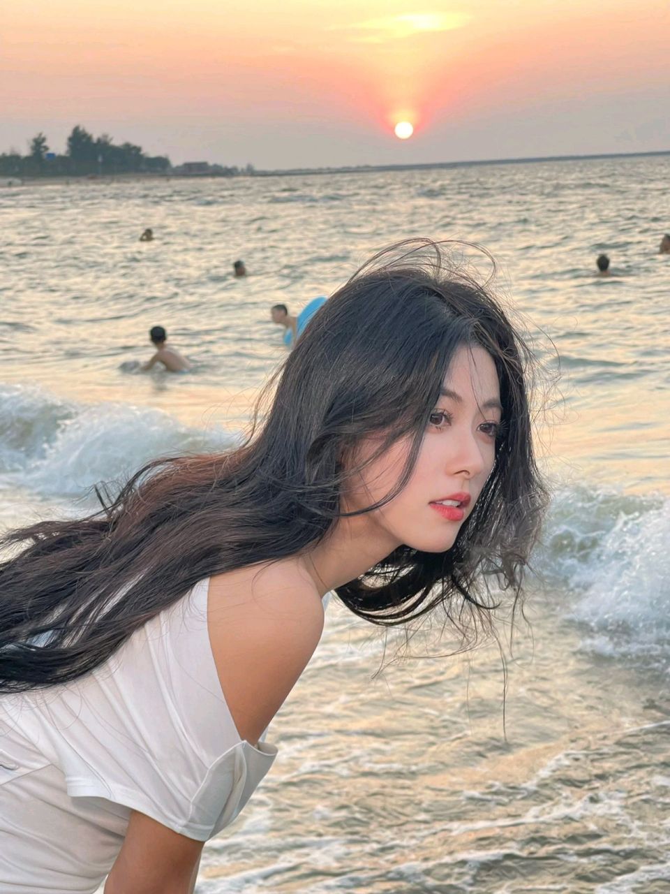 这三个女人,正是岳风的妻子,和她两个闺蜜.