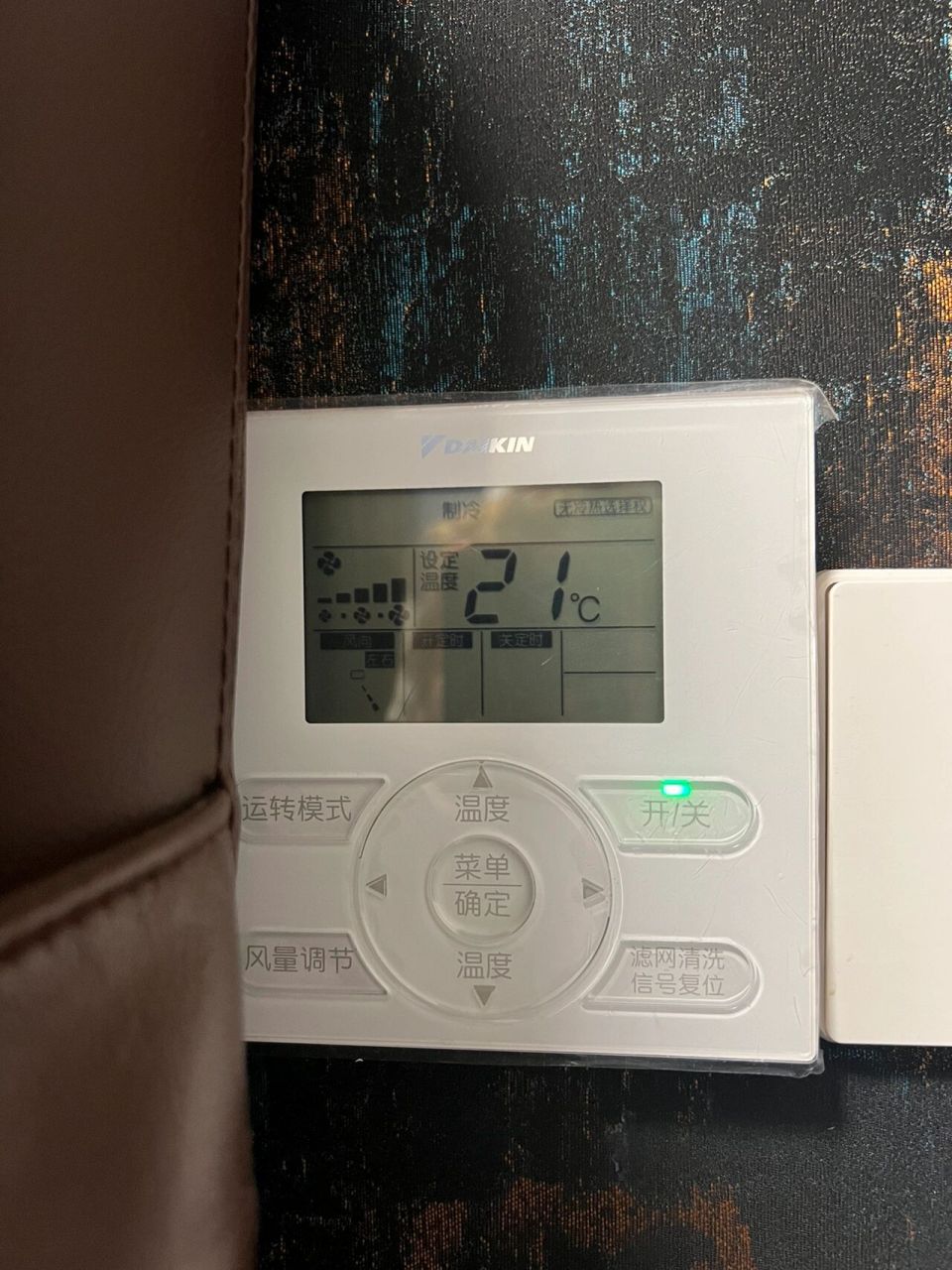 大金空调太垃圾 一生黑 大金的中央空调真是太垃圾了,之前装修的时候
