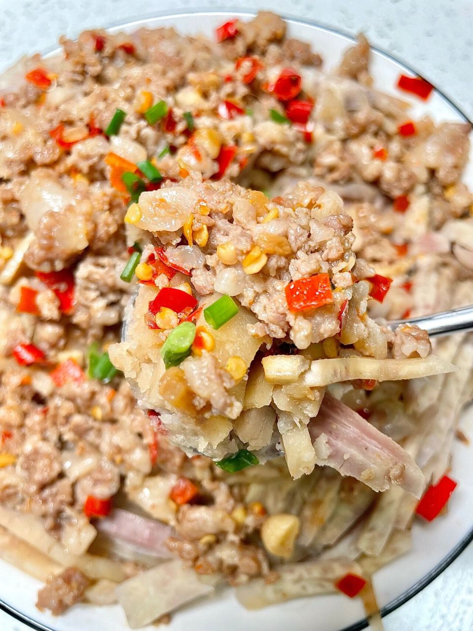 95食材: 97香芋丝,五花肉沫,红椒,剁椒,葱