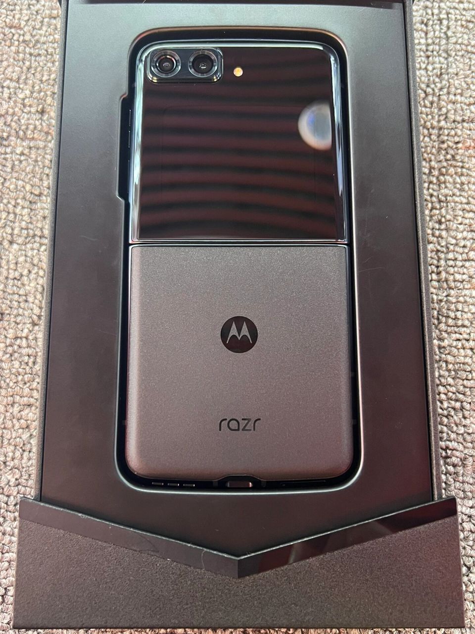 摩托罗拉 moto razr 摩托罗拉 moto razr 2022刀锋 无缝准镜面折叠屏