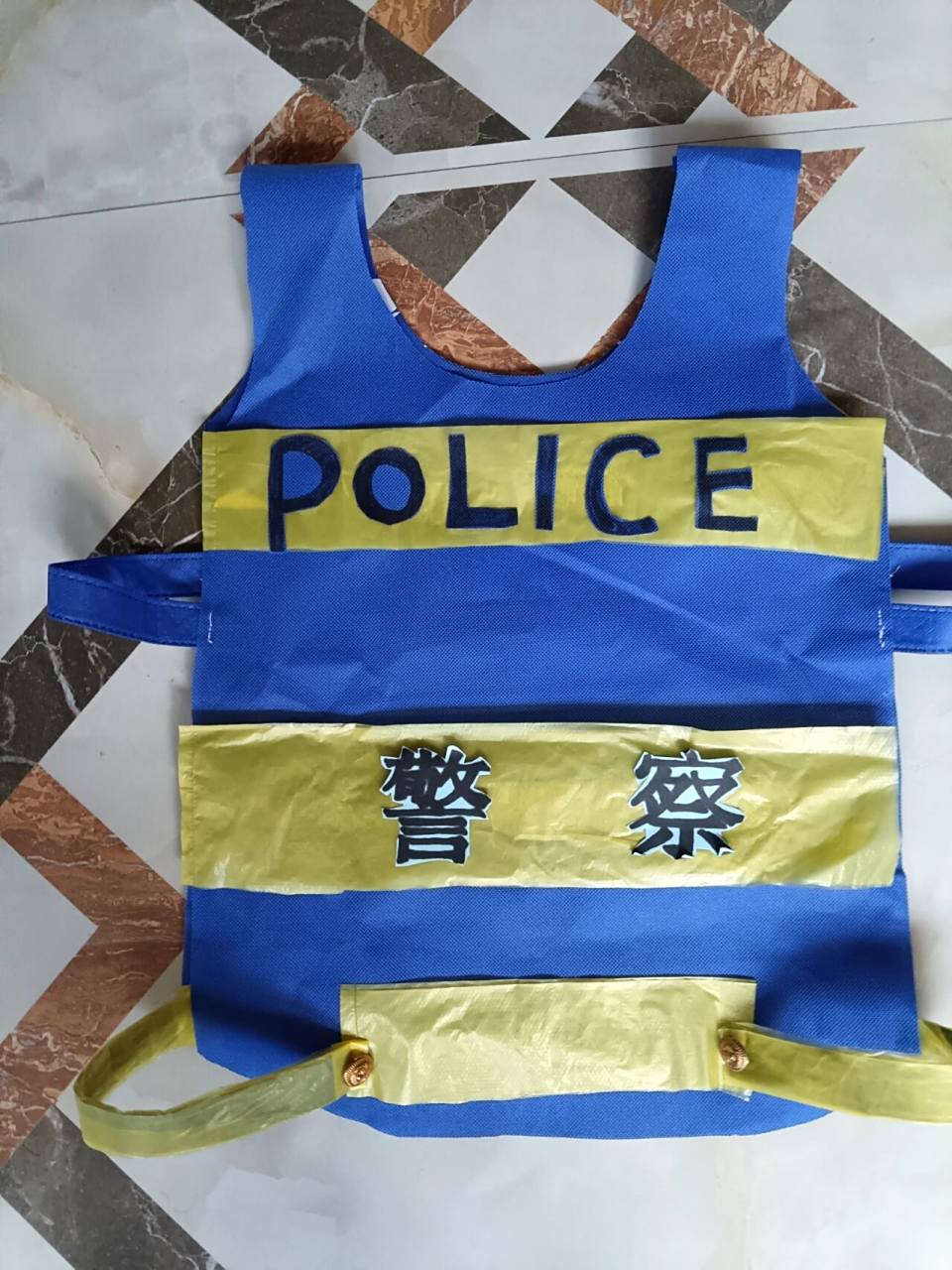 幼儿园的环保时装秀 废物利用手工制作 材料准备 不花钱的90的两个