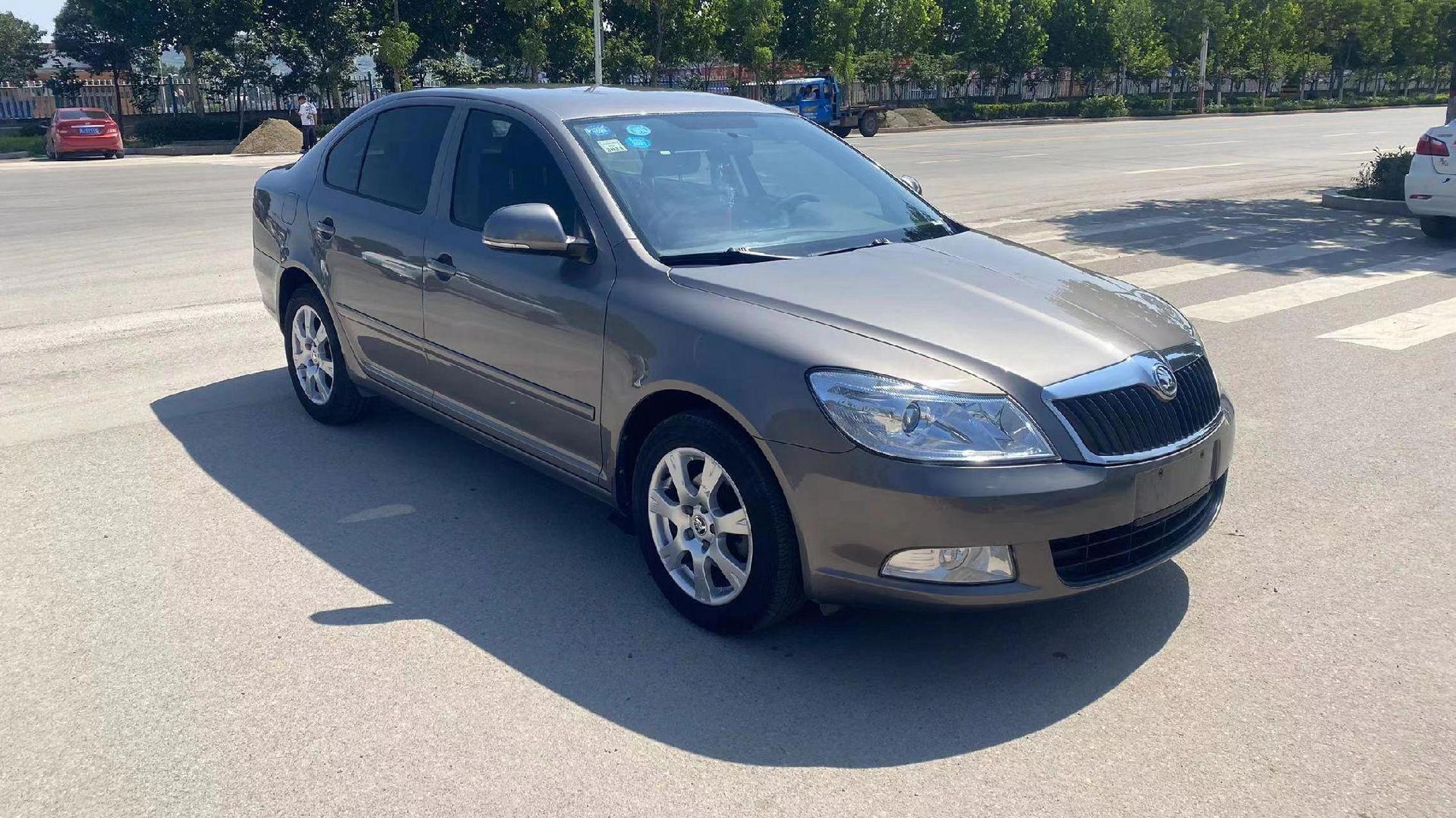 2013年底的斯柯达明锐1.6手动挡带定速巡航.