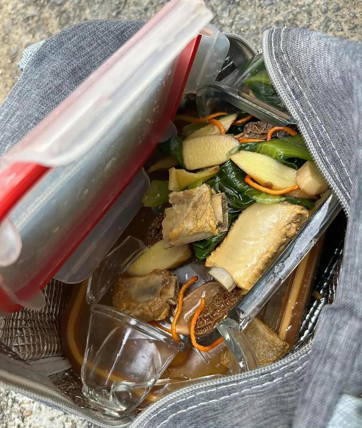 不仅如此,还要收拾掉这些外卖员储物箱清理玻璃饭盒碎了图片饭盒碎
