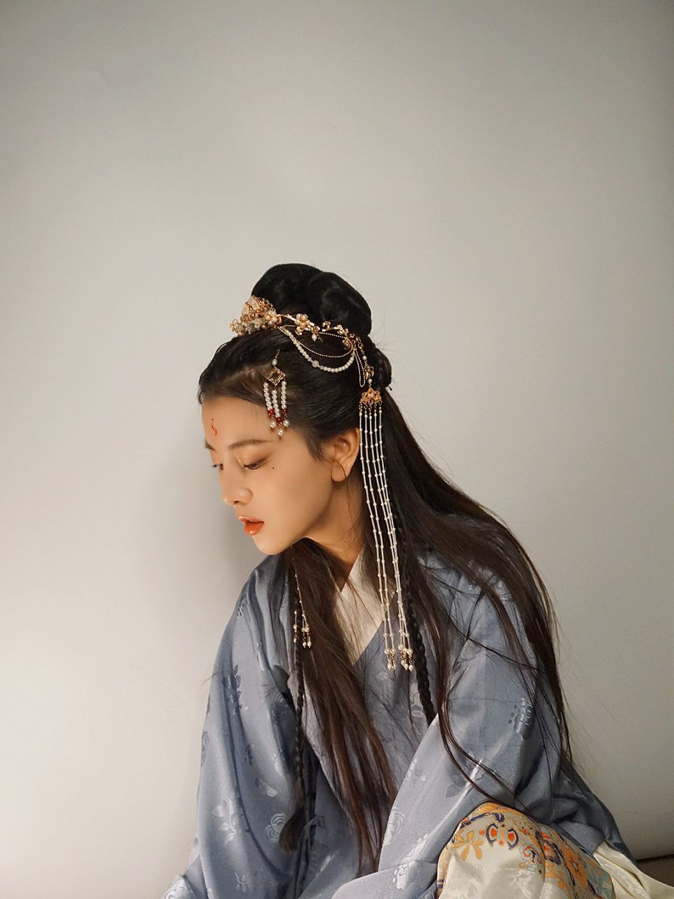 天上白玉京 十二楼五城 仙人抚我顶 结发受长生 汉服穿搭拍摄最重要的