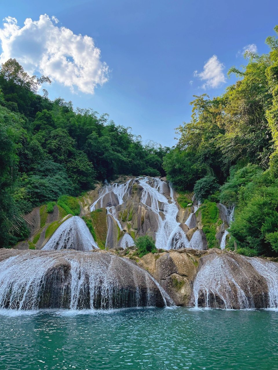 平塘到甲茶景区差不多40公里,自驾比较方便,景区不大,停车这些比较