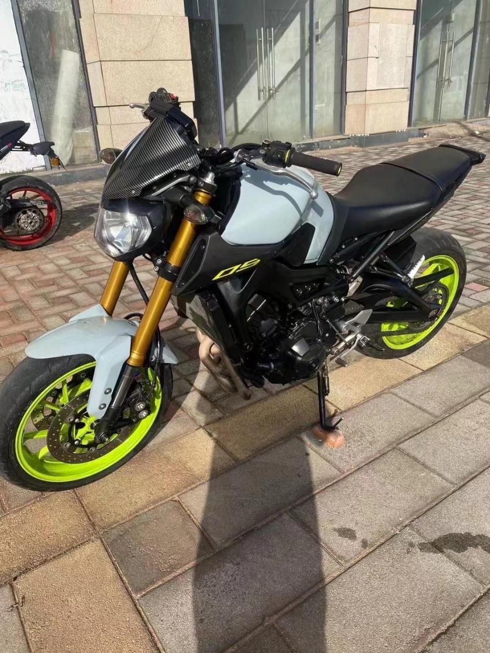 最新拿下 15年雅马哈mt09   带手续  可以绑12123   两万公里 发动机