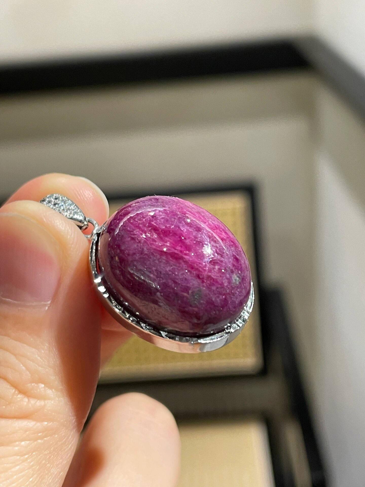 小众稀有宝石分享|红绿宝吊坠 红绿宝(绿帘石) epidote是较稀有的石种