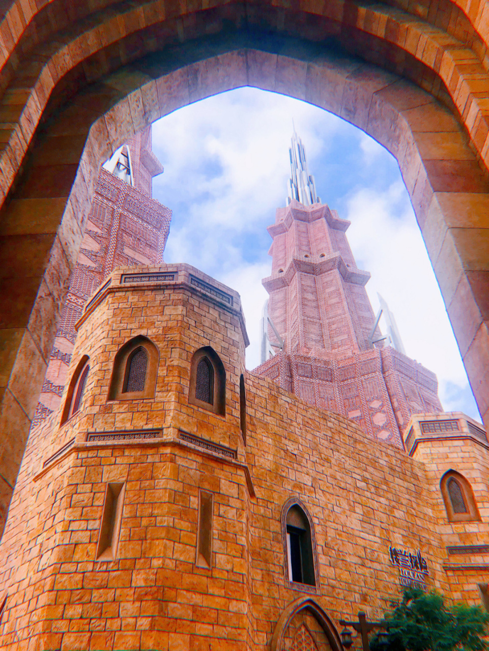 裂墙推荐长影环球100奇幻乐园 在这个阴雨绵绵的冬天每处角落都透着