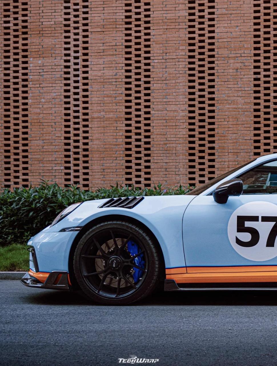 经典时尚的蓝橙配色 风靡汽车圈的海湾石油涂装  复古与前卫的碰撞