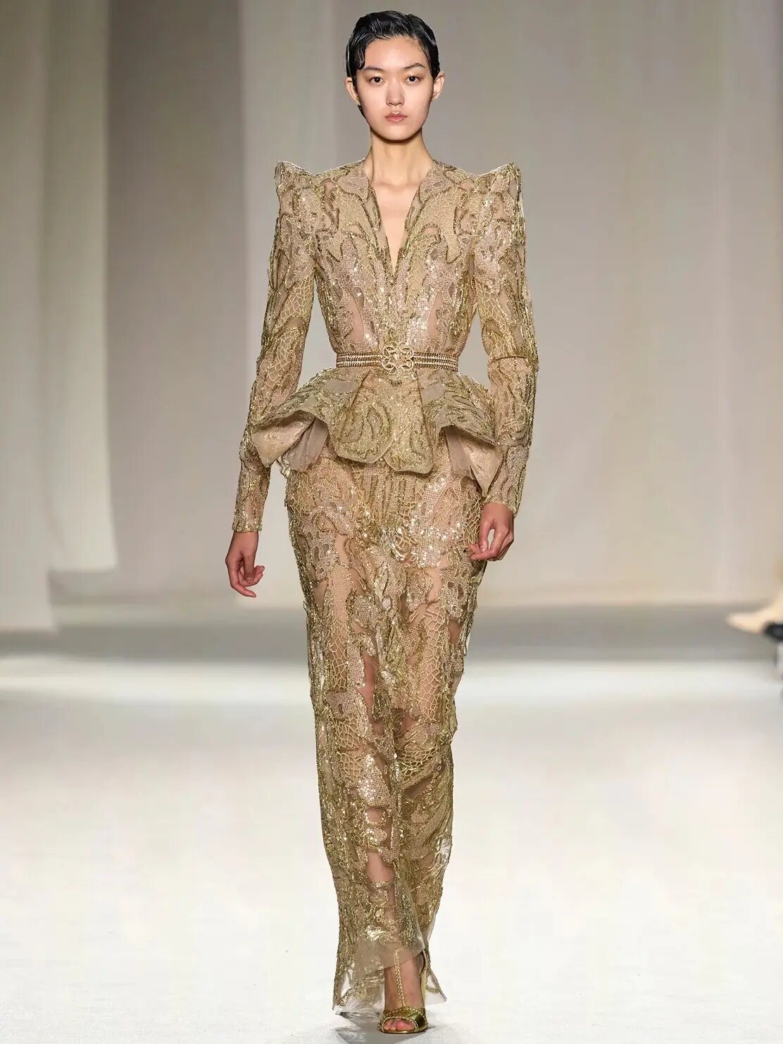 华贵金色高定礼服01极具艺术和想象eliesaab elie saab 2023春夏