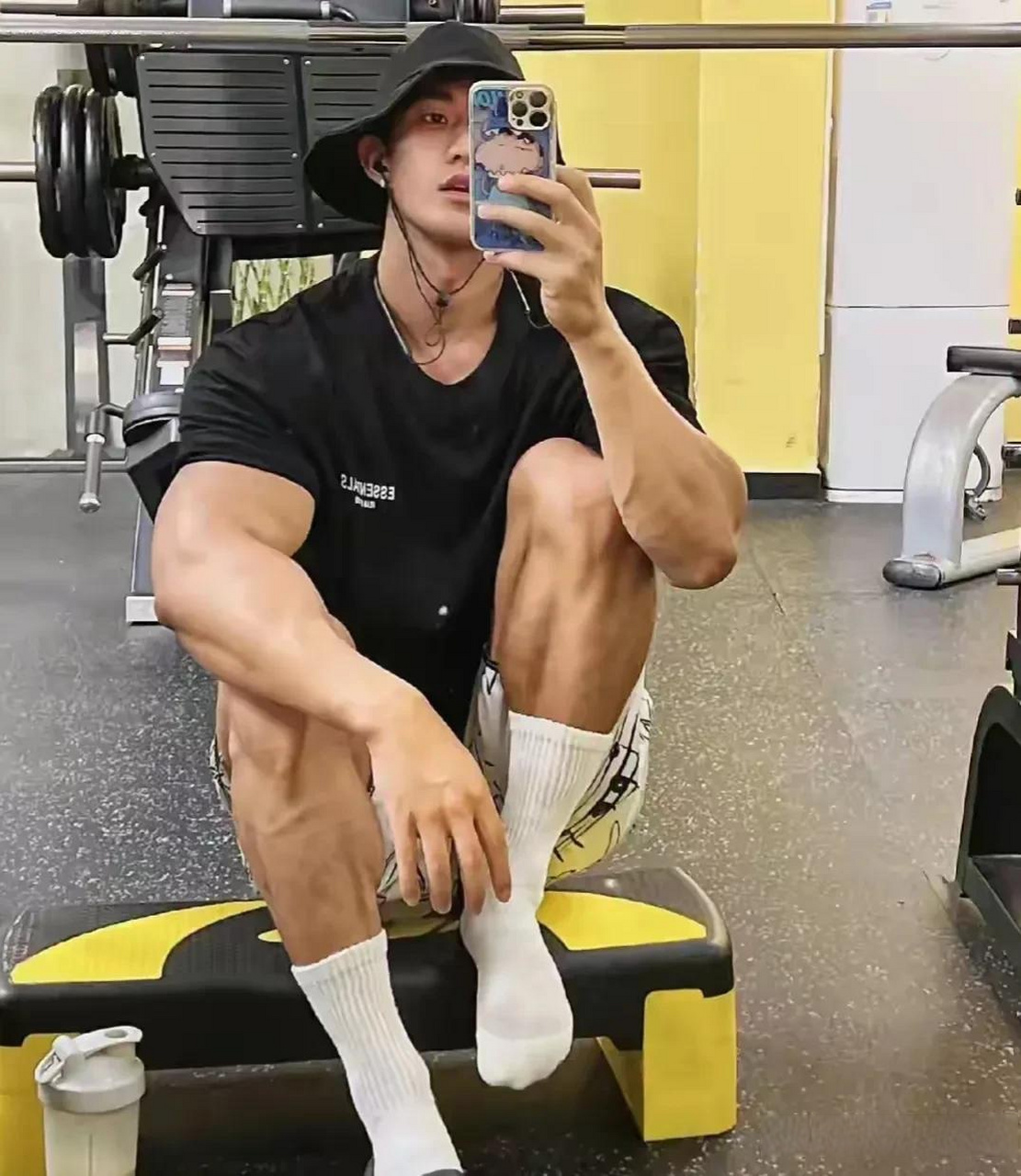 健身圈肌肉男 肌肉型男,他的 肌肉小王子的 少年健身健美 分享健身照