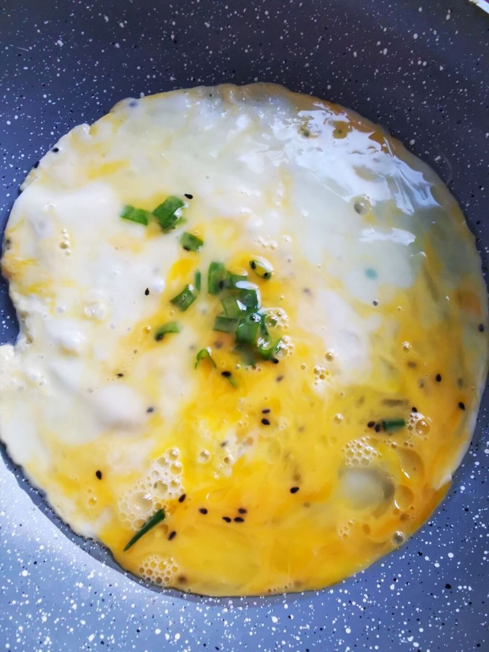 10分钟快手早餐-肉松鸡蛋卷饼01566难度6015 有鸡蛋有薄饼10